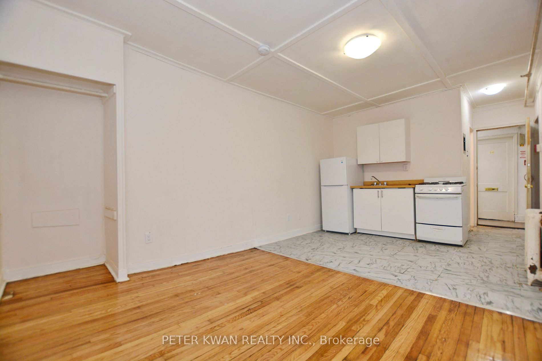 279 Woodfield Rd Property Photo 3