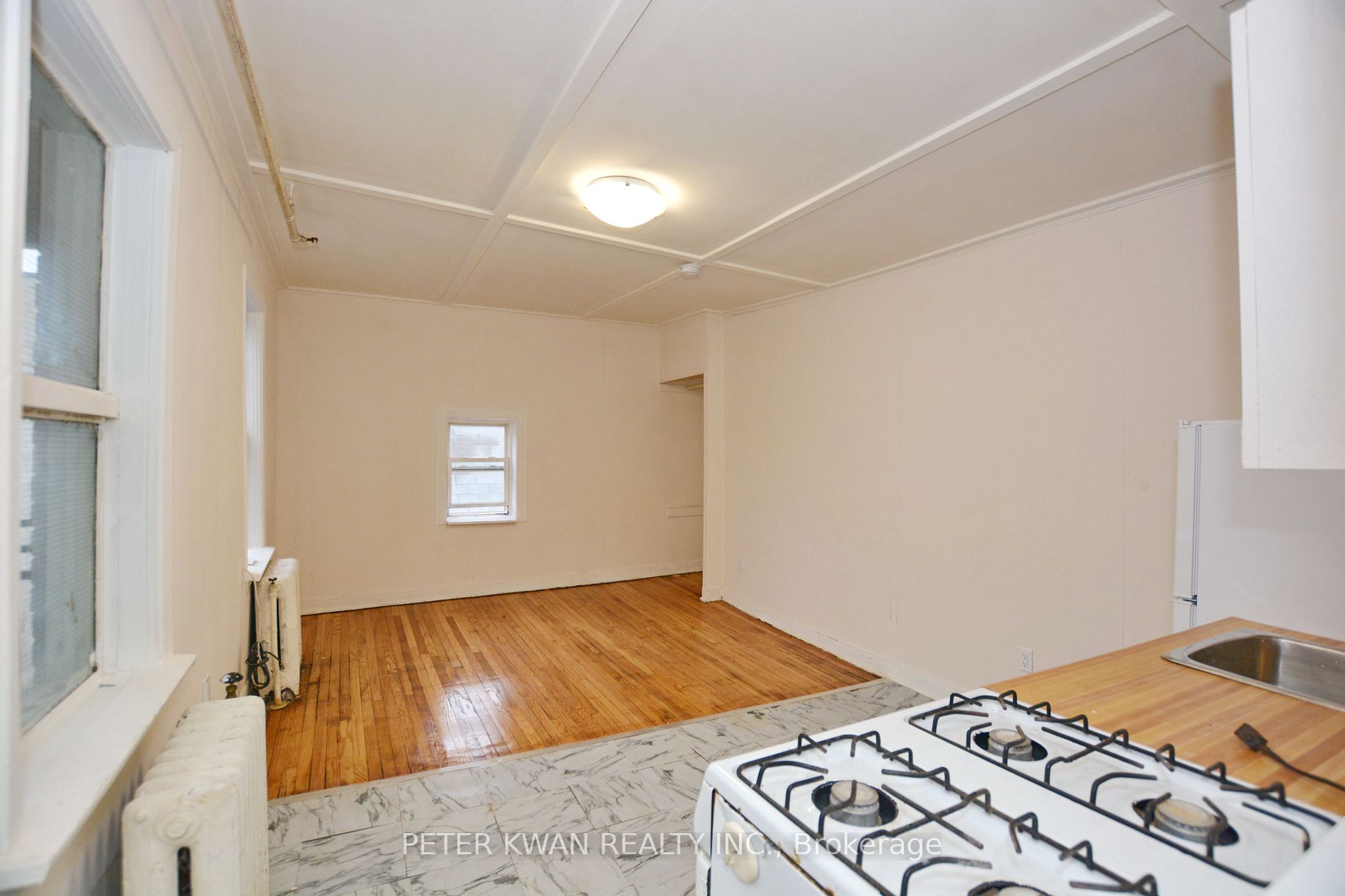 279 Woodfield Rd Property Photo 4