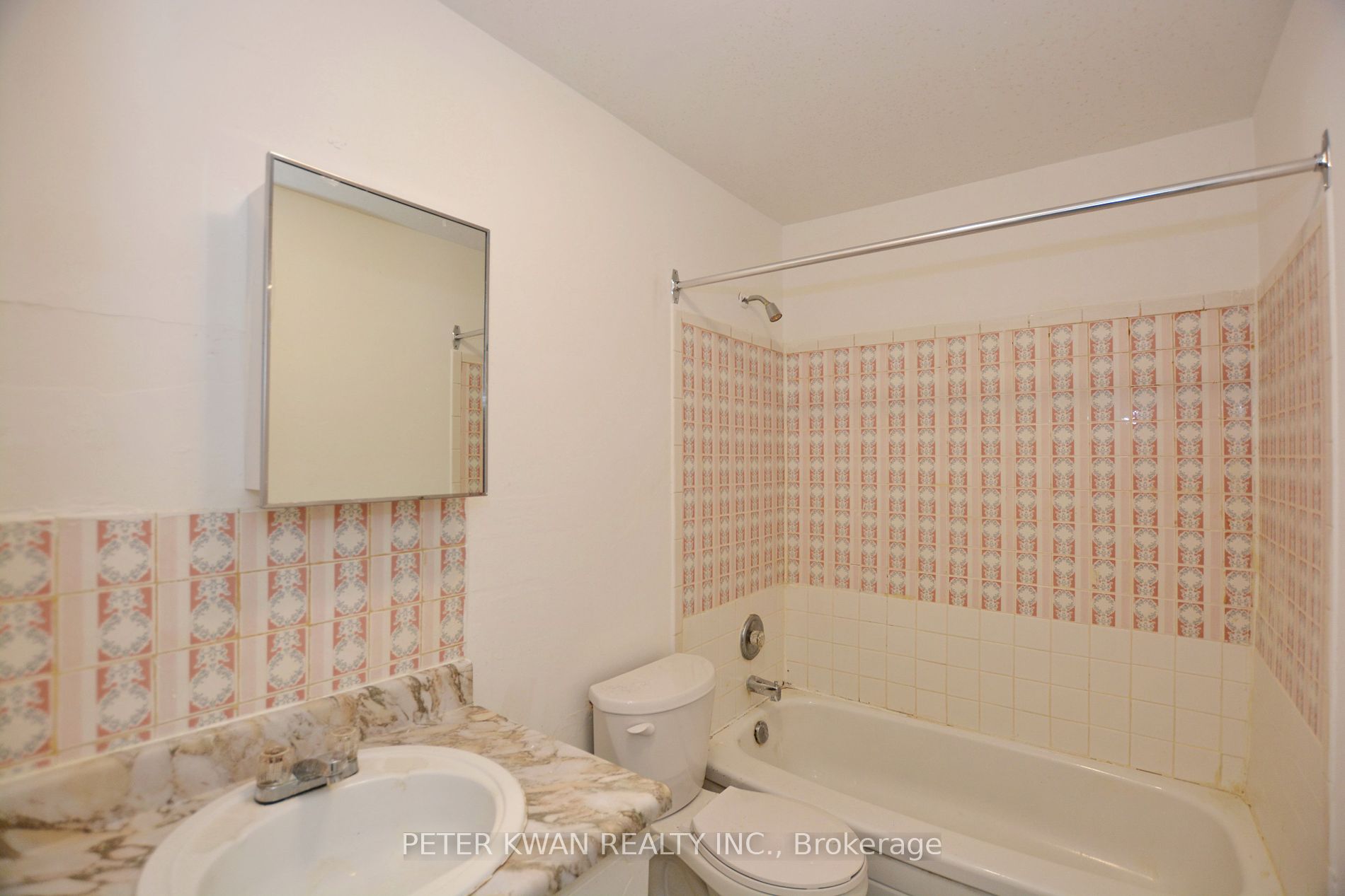 279 Woodfield Rd Property Photo 5