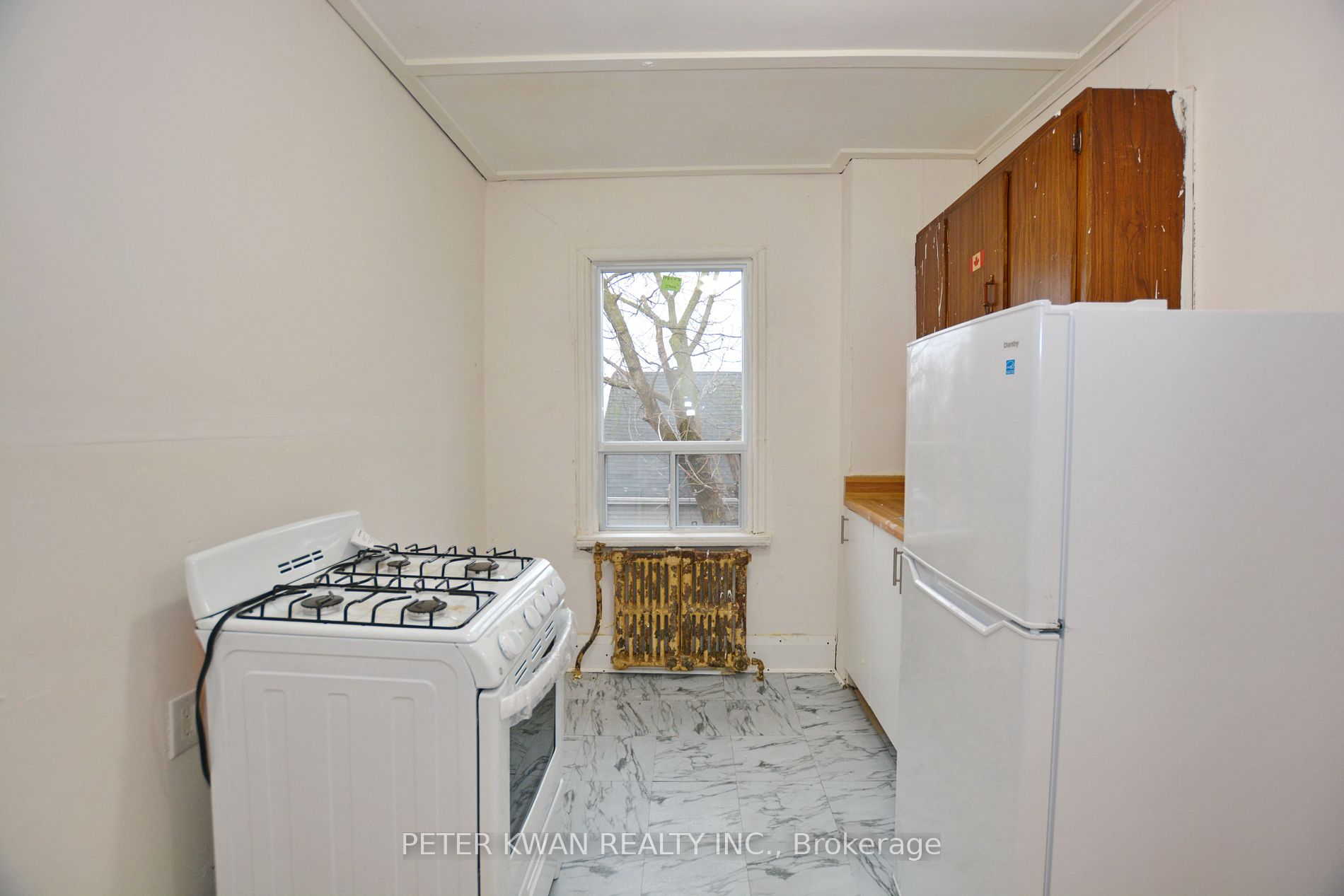 279 Woodfield Rd Property Photo 3