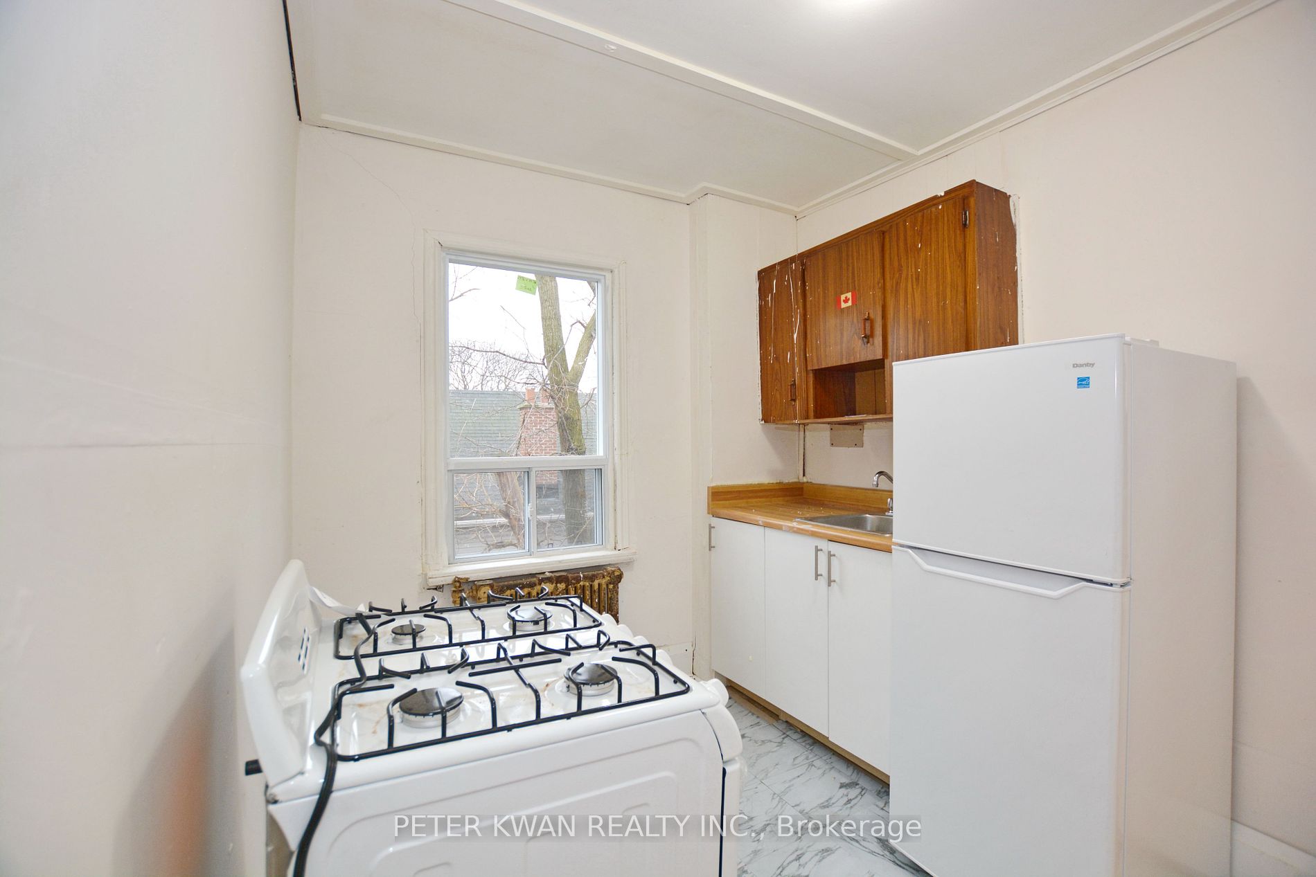 279 Woodfield Rd Property Photo 4