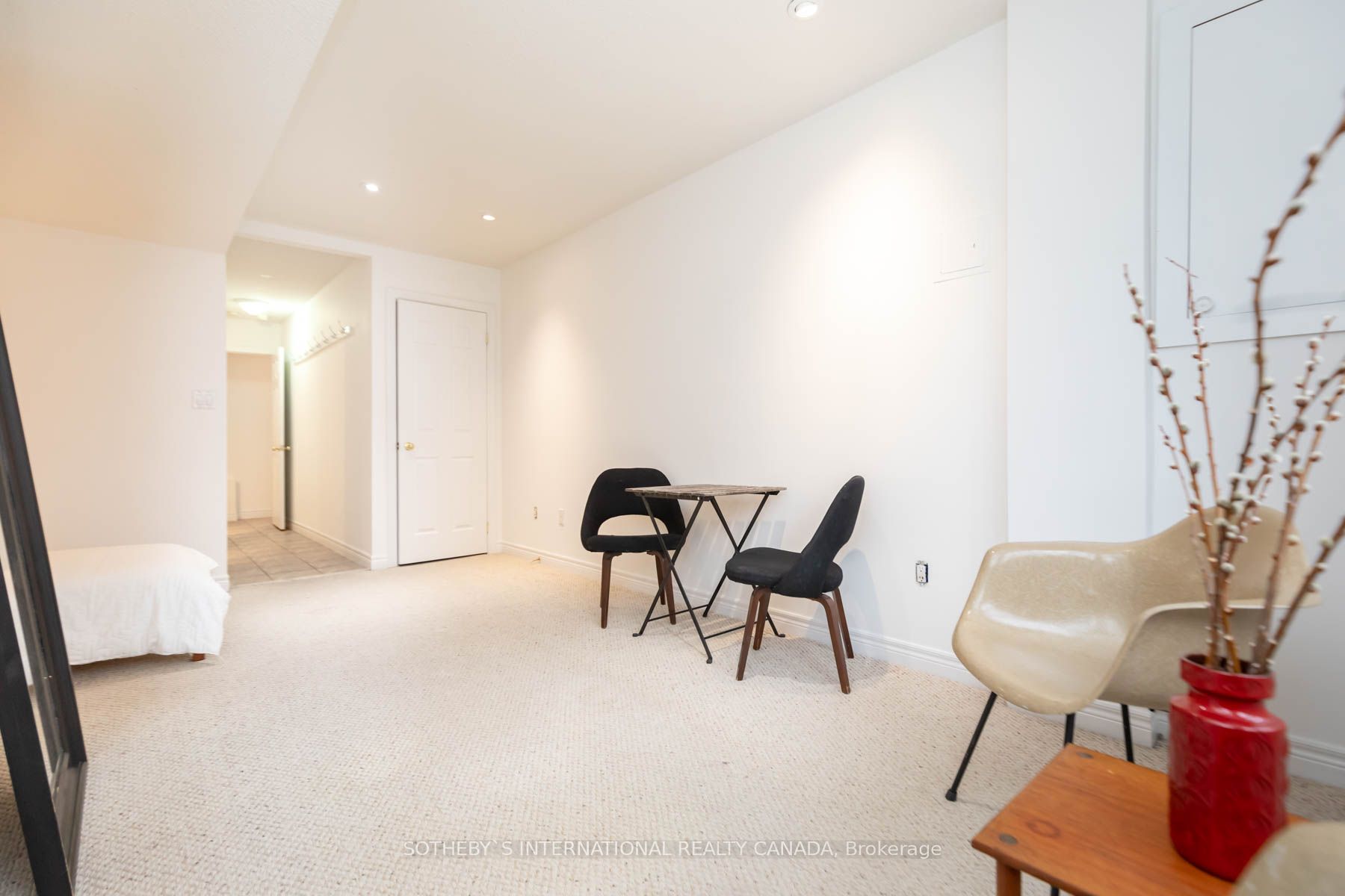 16 Natalie Pl Property Photo 7