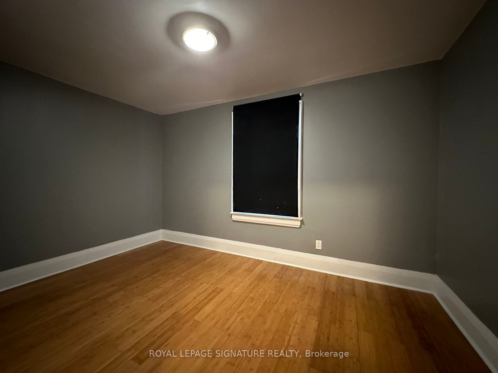 209 Queensdale Ave Property Photo 6