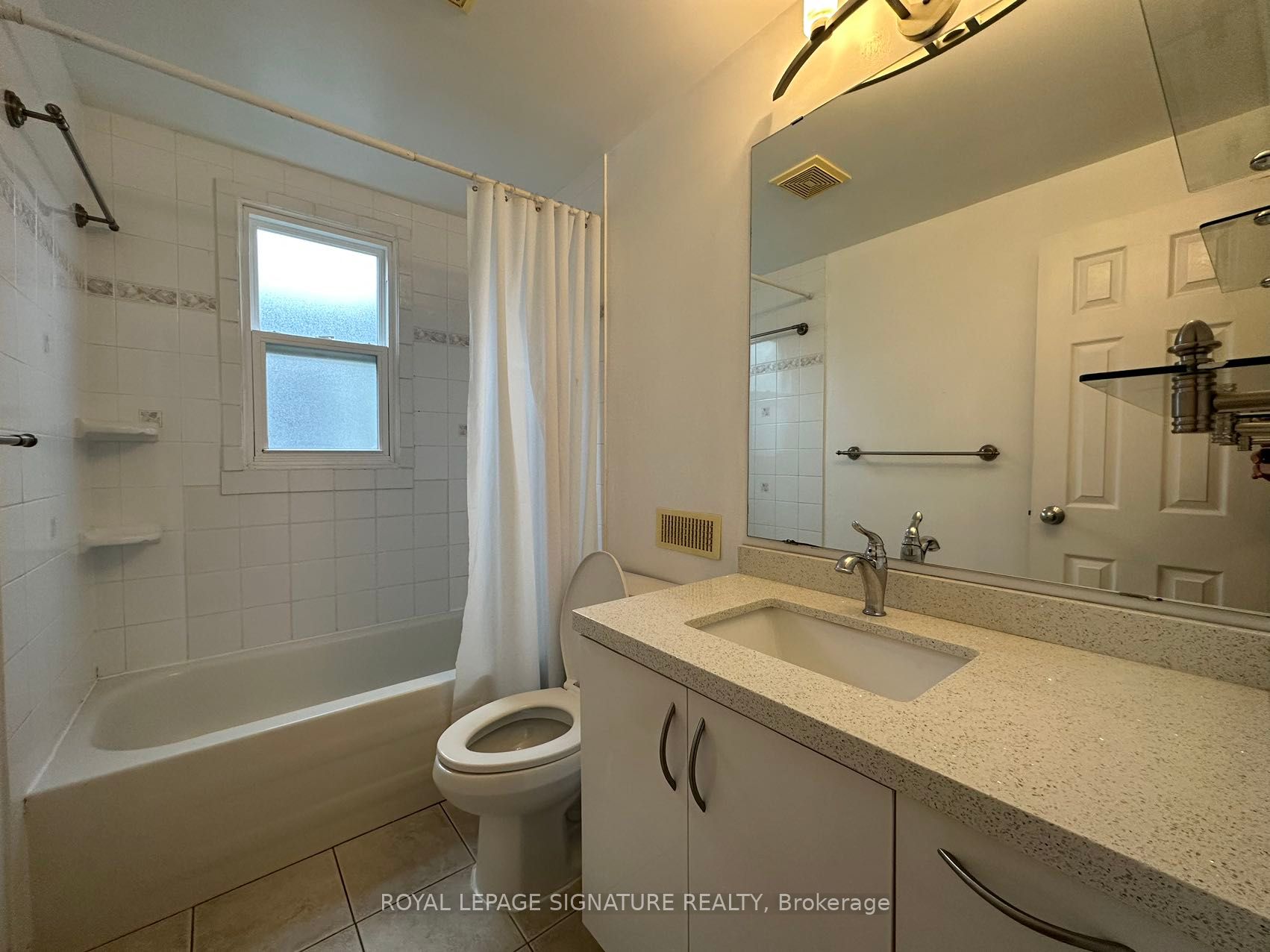209 Queensdale Ave Property Photo 12