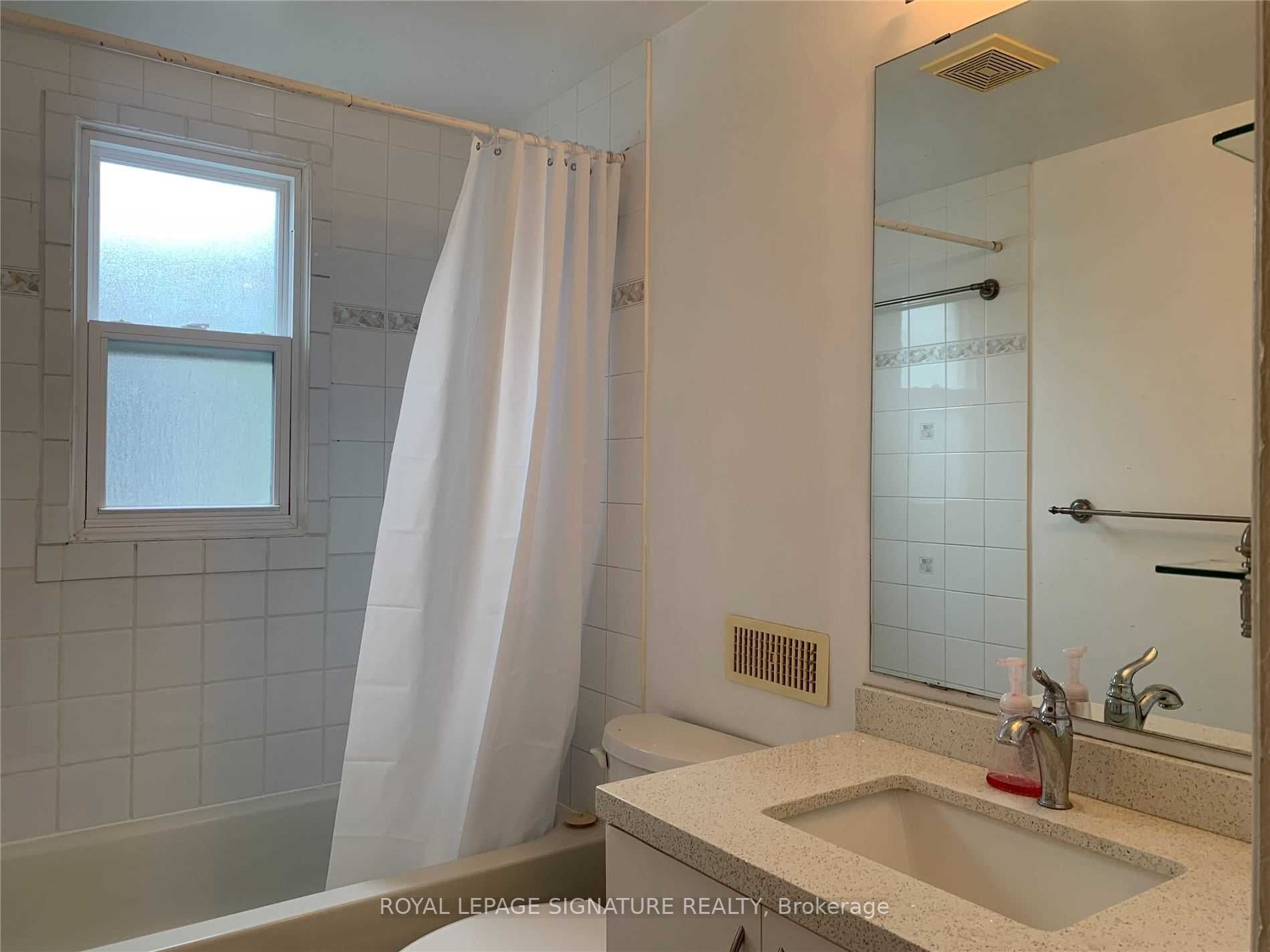 209 Queensdale Ave Property Photo 14
