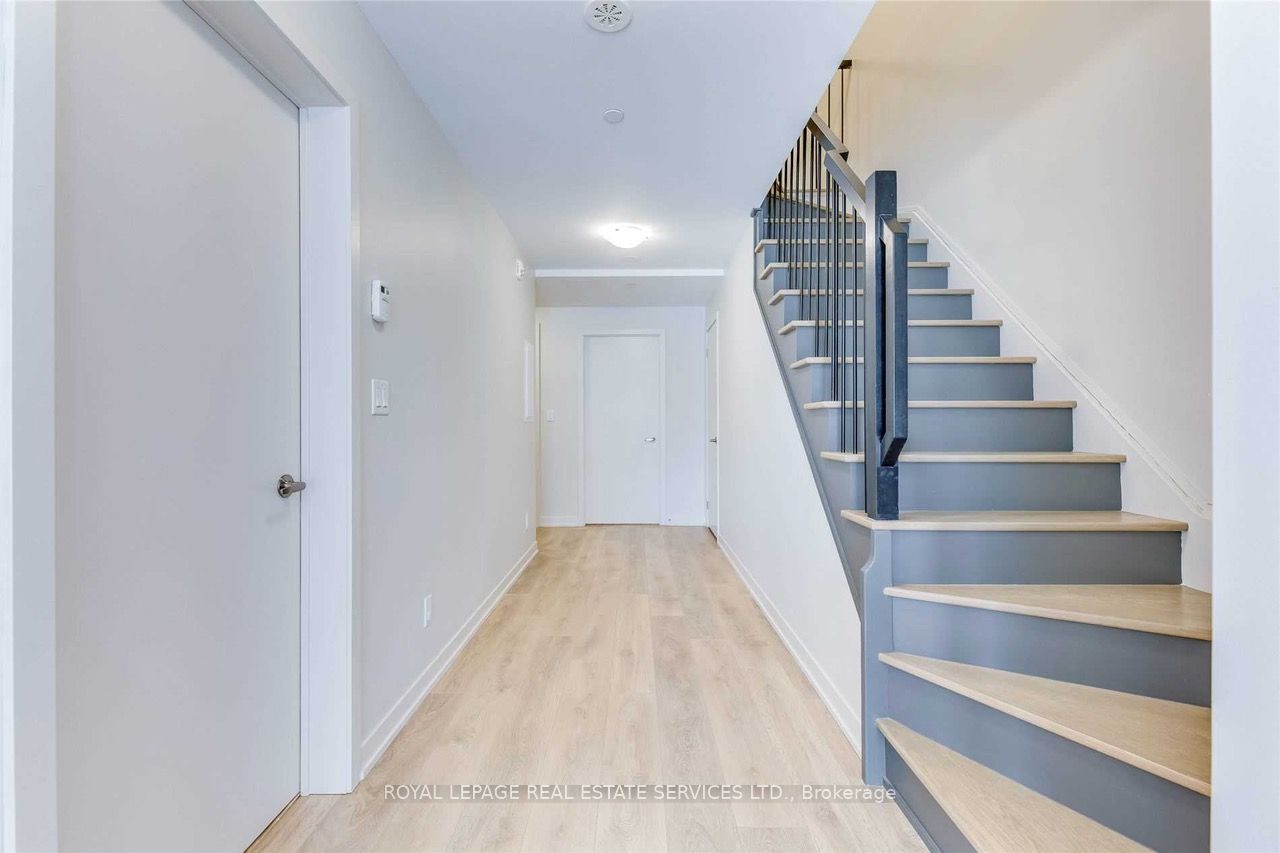 899 Queen St E 9 Property Photo 9