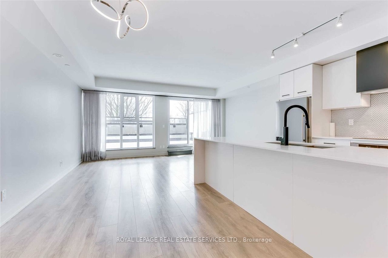 899 Queen St E 9 Property Photo 10
