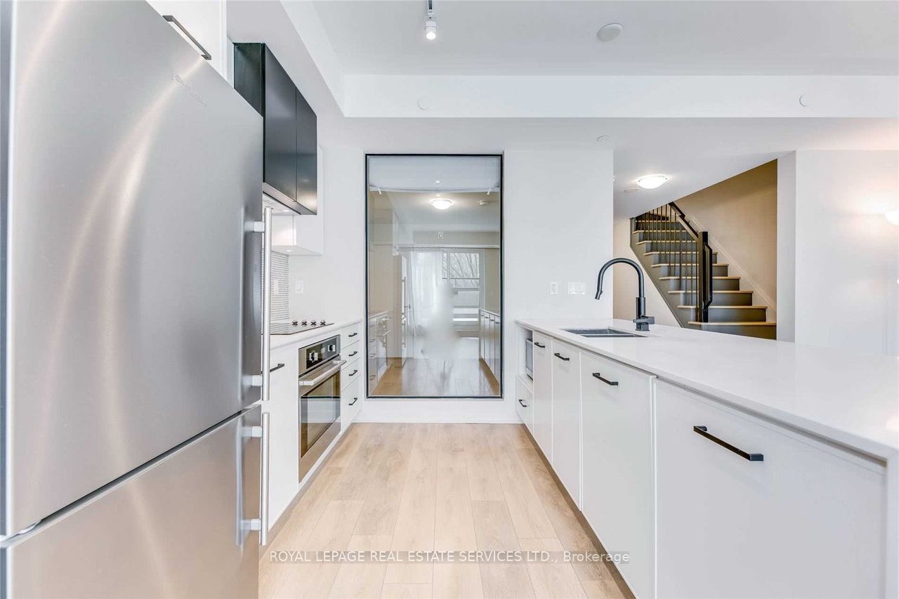 899 Queen St E 9 Property Photo 12