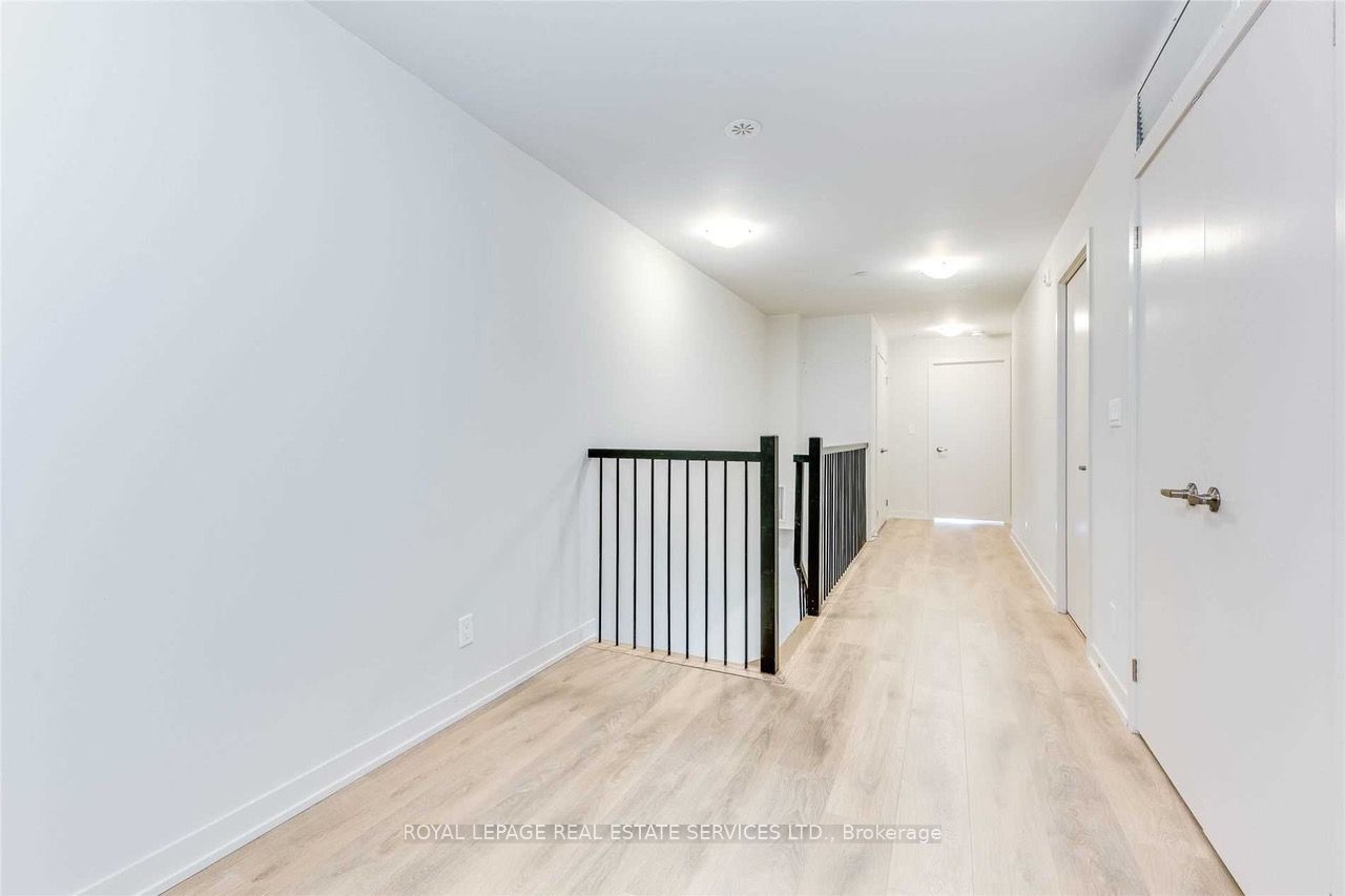899 Queen St E 9 Property Photo 16