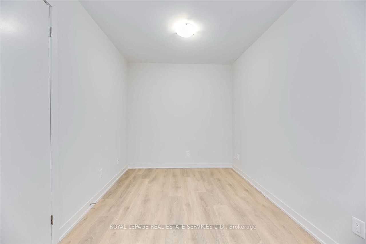 899 Queen St E 9 Property Photo 17