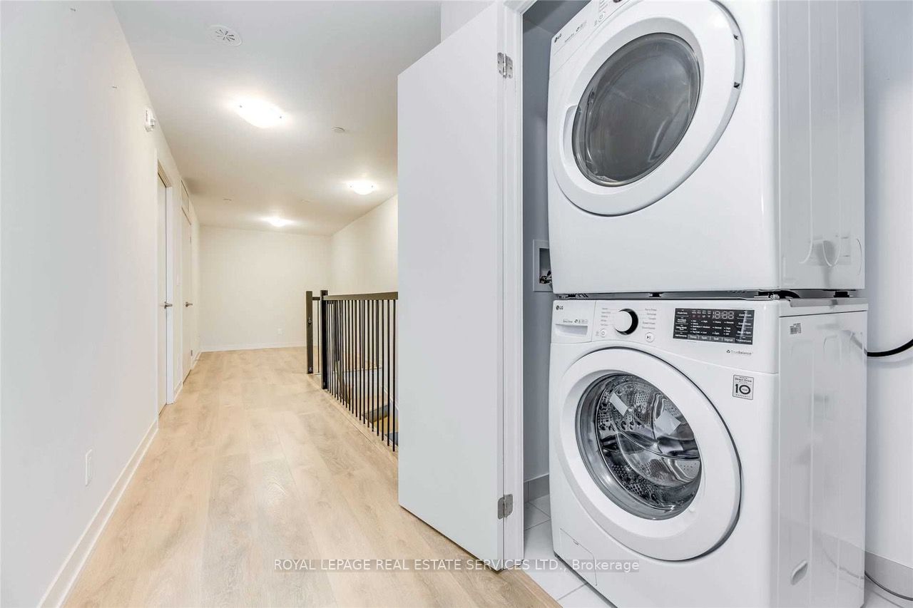 899 Queen St E 9 Property Photo 18