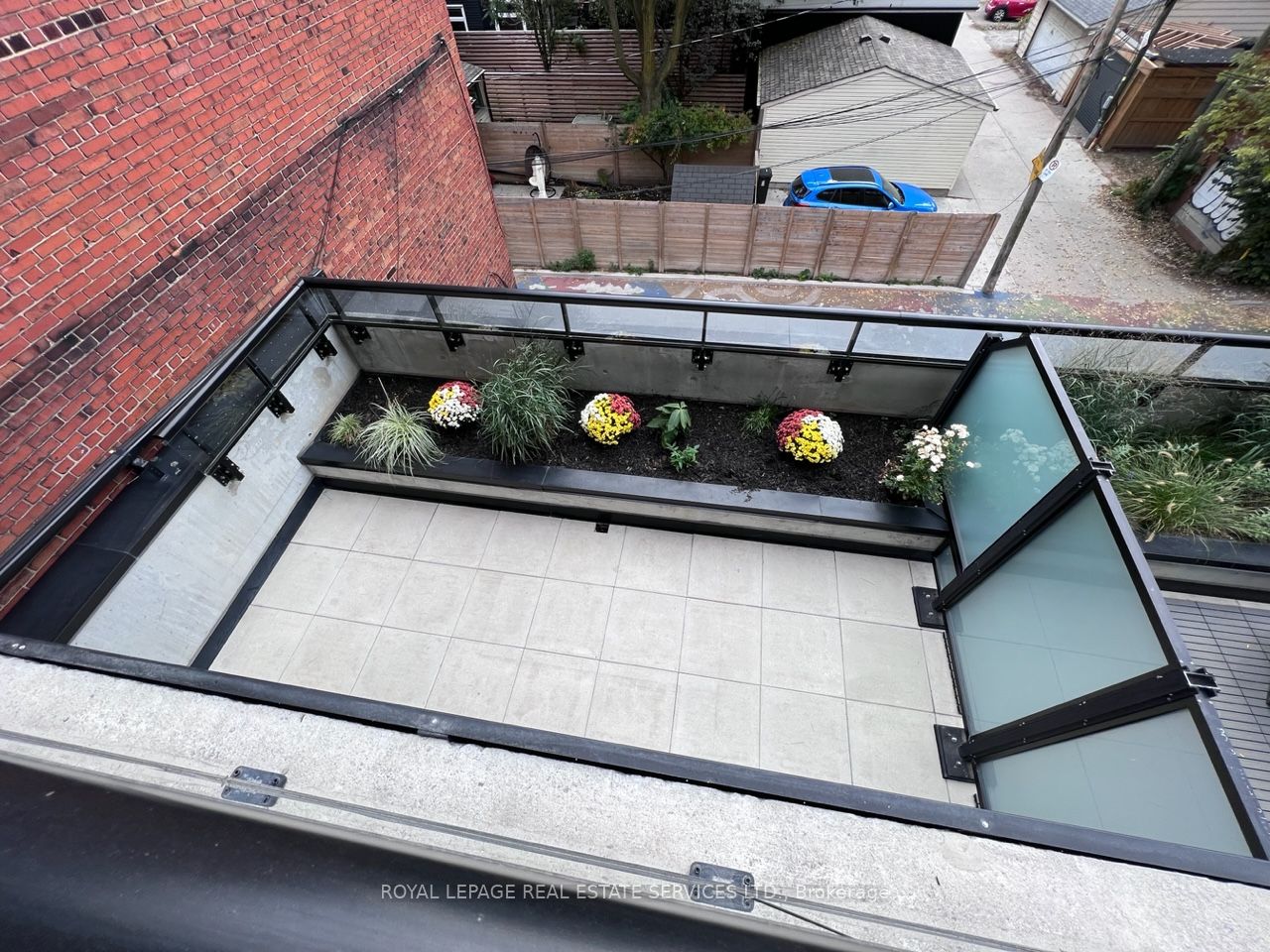 899 Queen St E 9 Property Photo 24