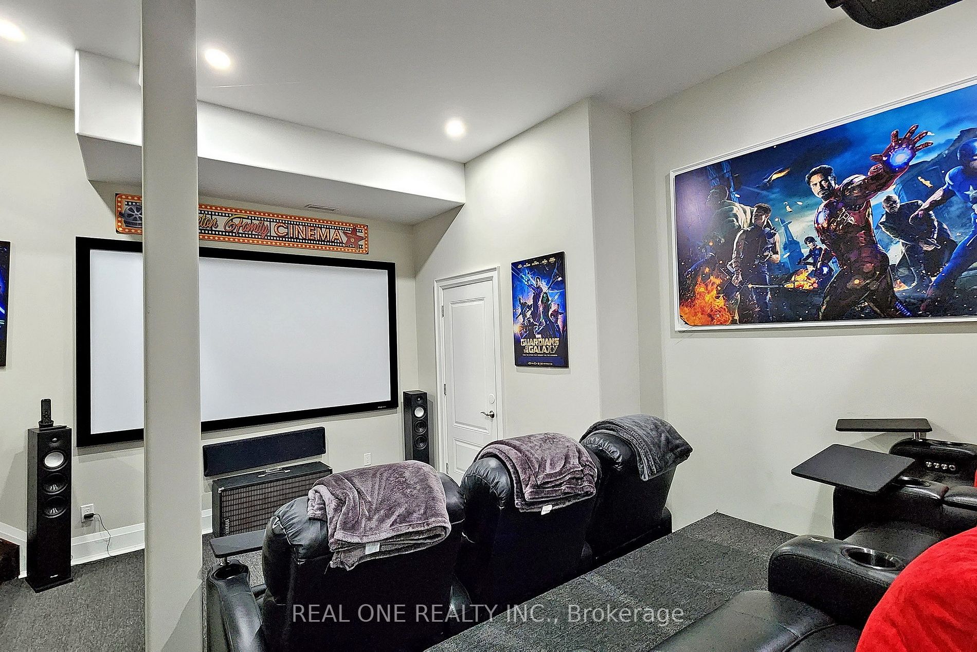 646 Annland St Property Photo 33