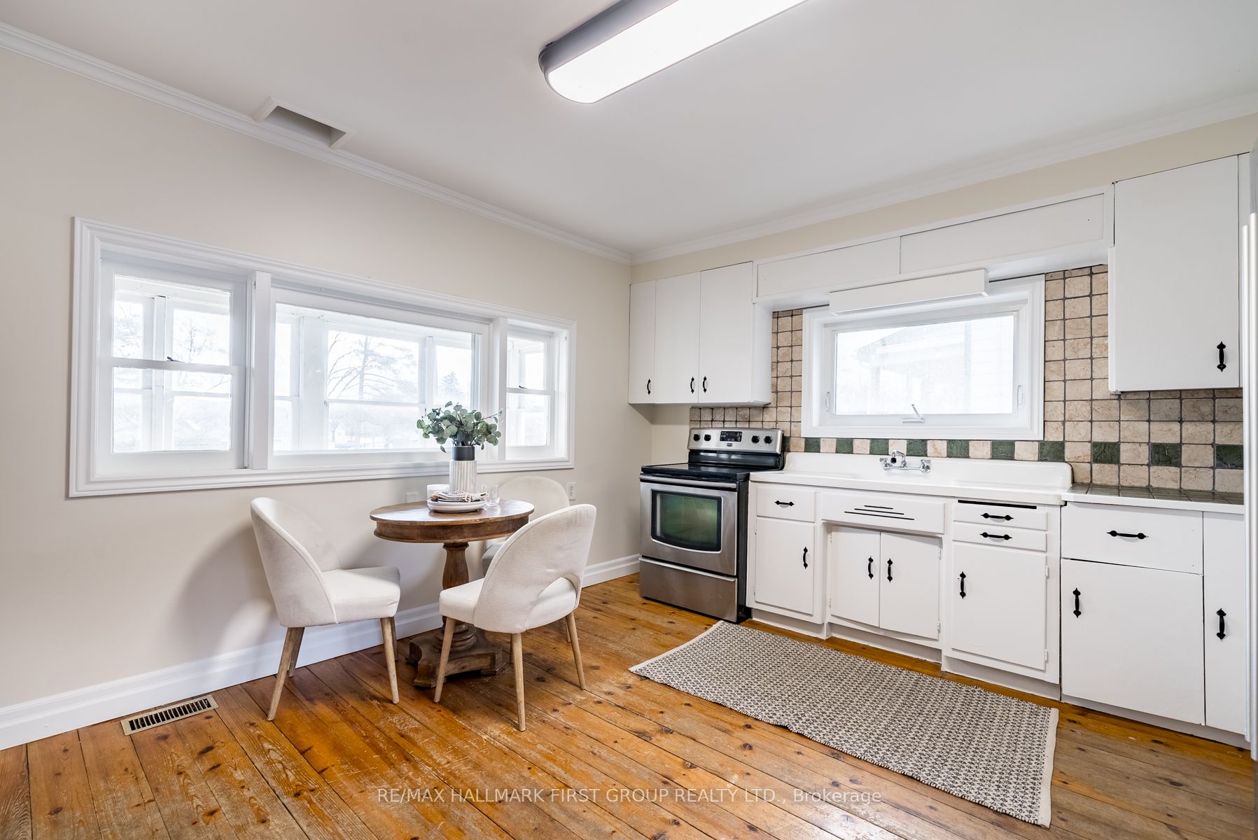 15632 Simcoe St Property Photo 8