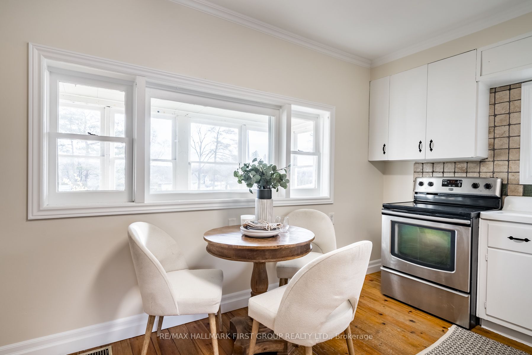 15632 Simcoe St Property Photo 10