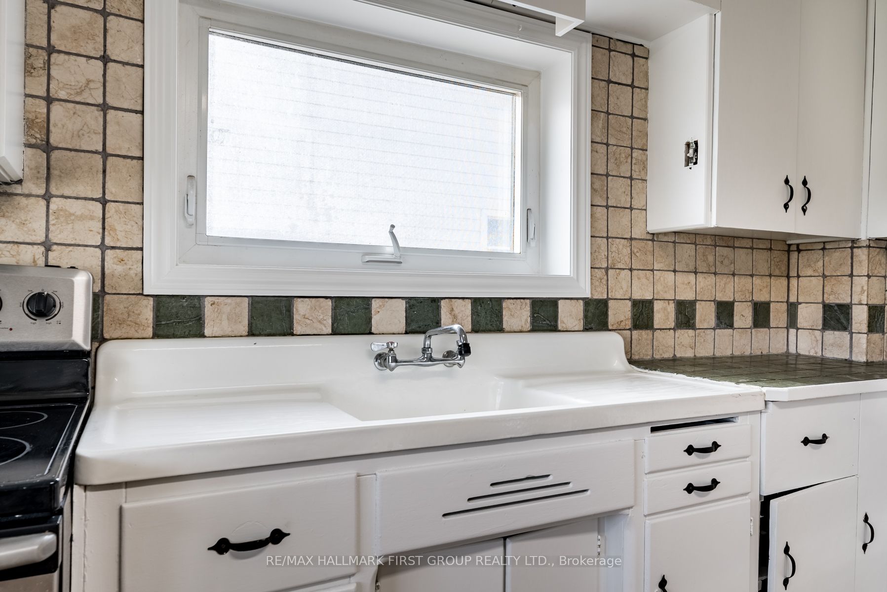 15632 Simcoe St Property Photo 12