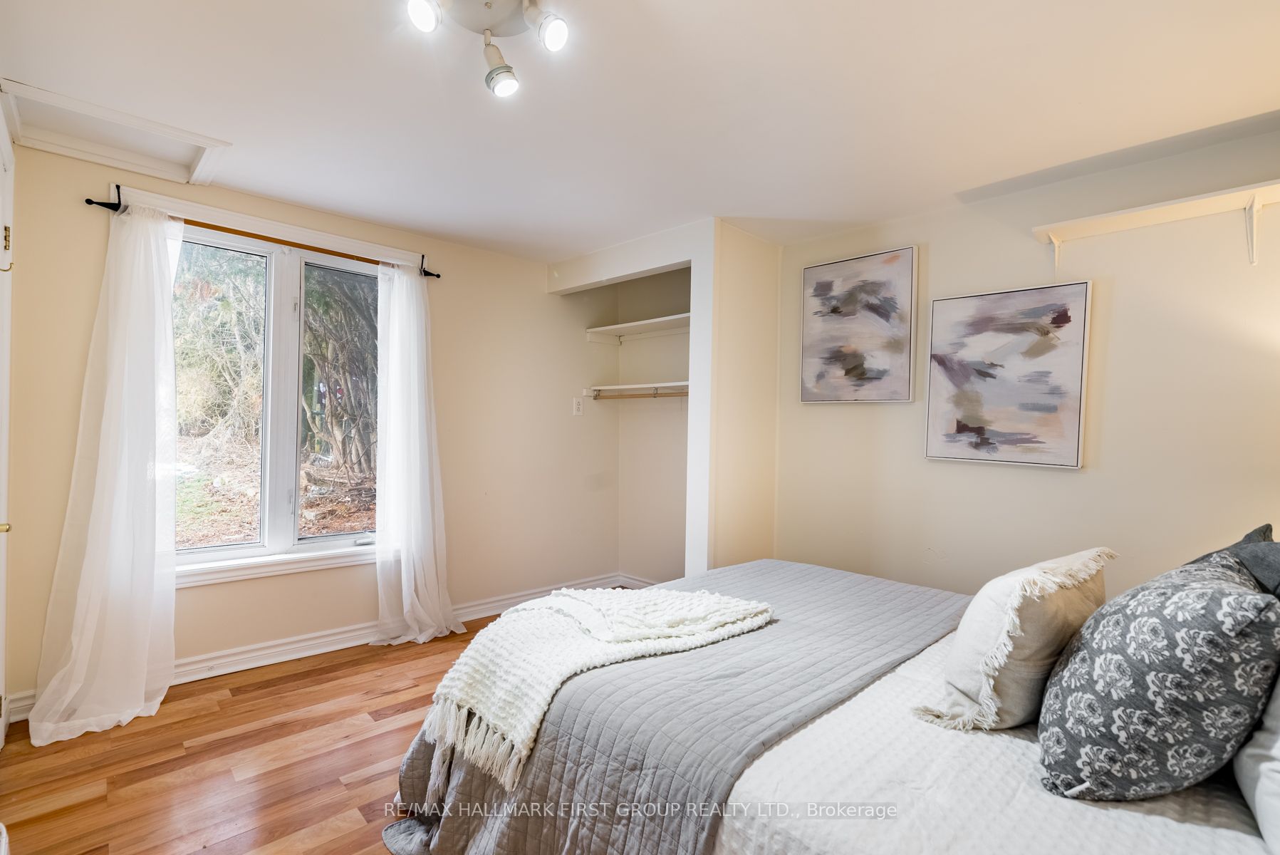 15632 Simcoe St Property Photo 15