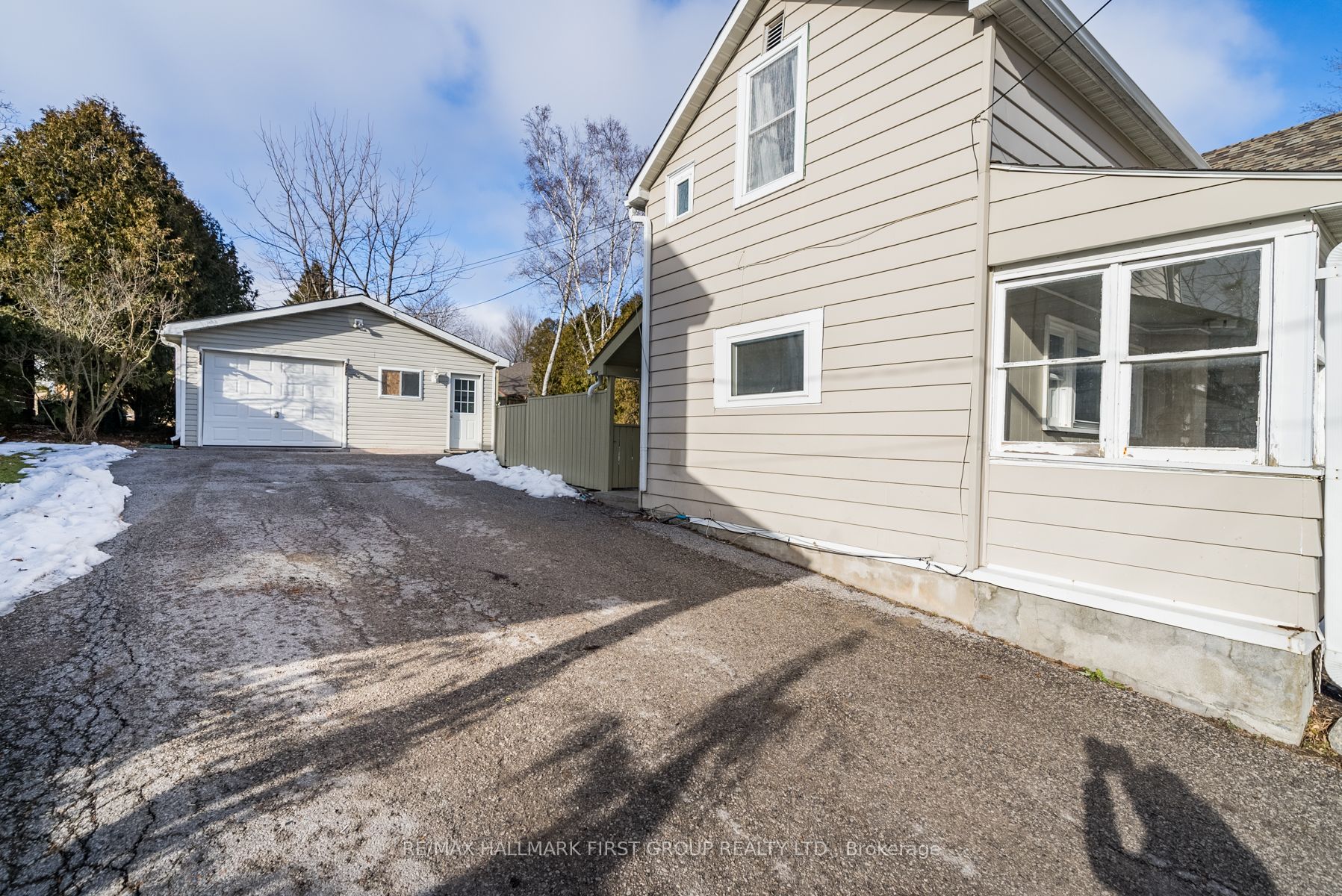 15632 Simcoe St Property Photo 26
