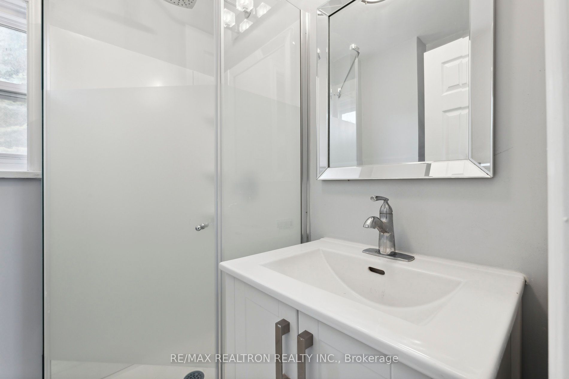 6 Liberty St S Property Photo 8
