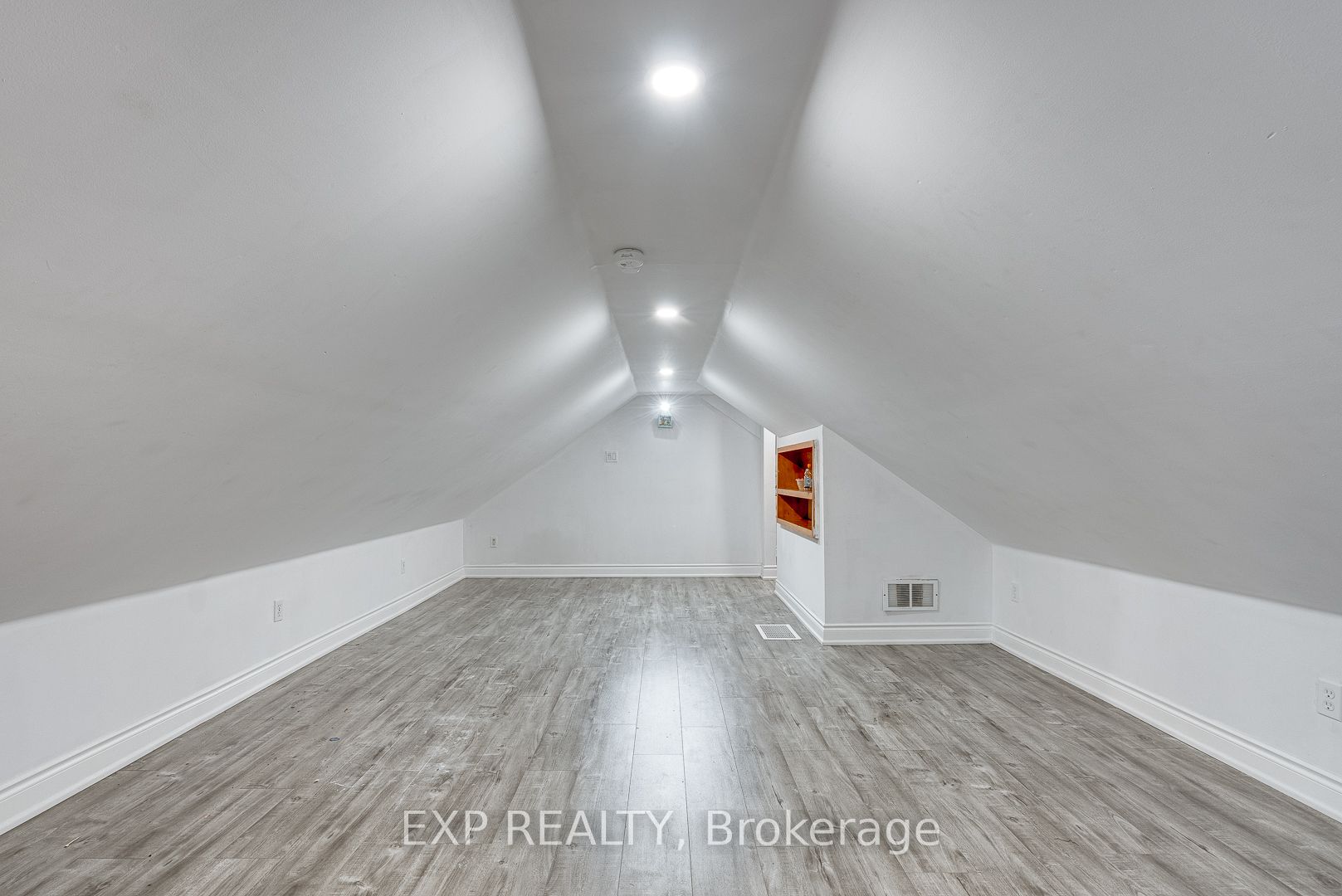 270 Conlin Rd E Property Photo 26