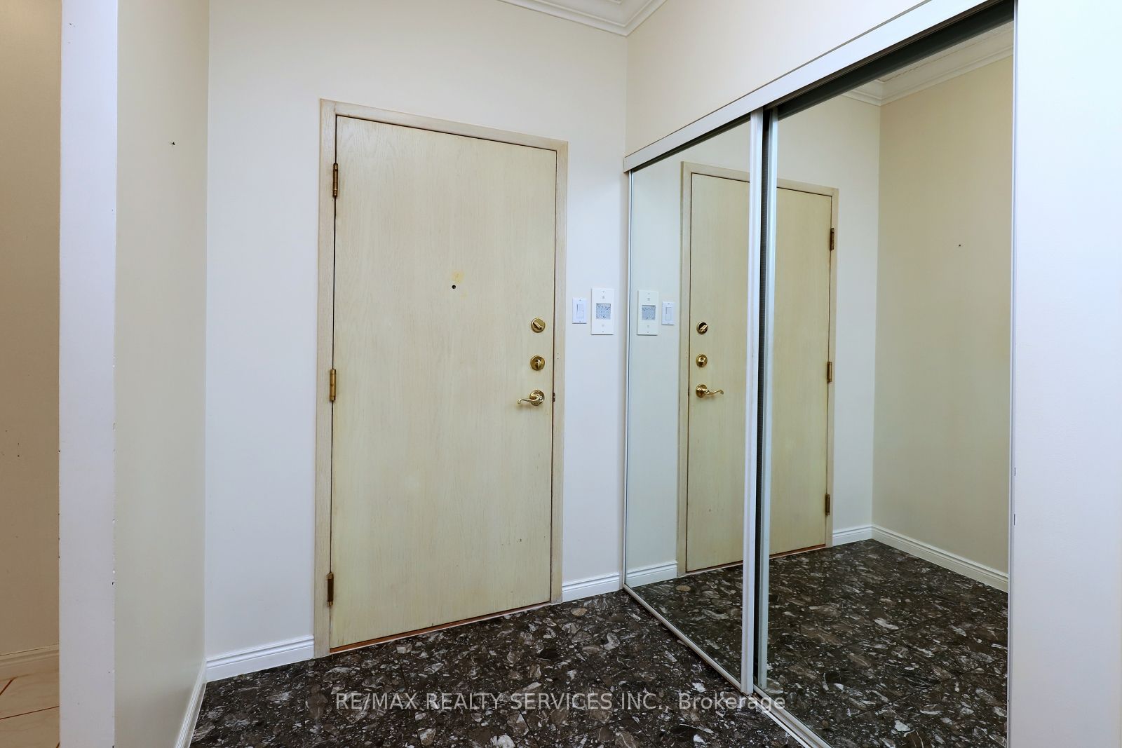 10 Guildwood Pkwy 12 Property Photo 5