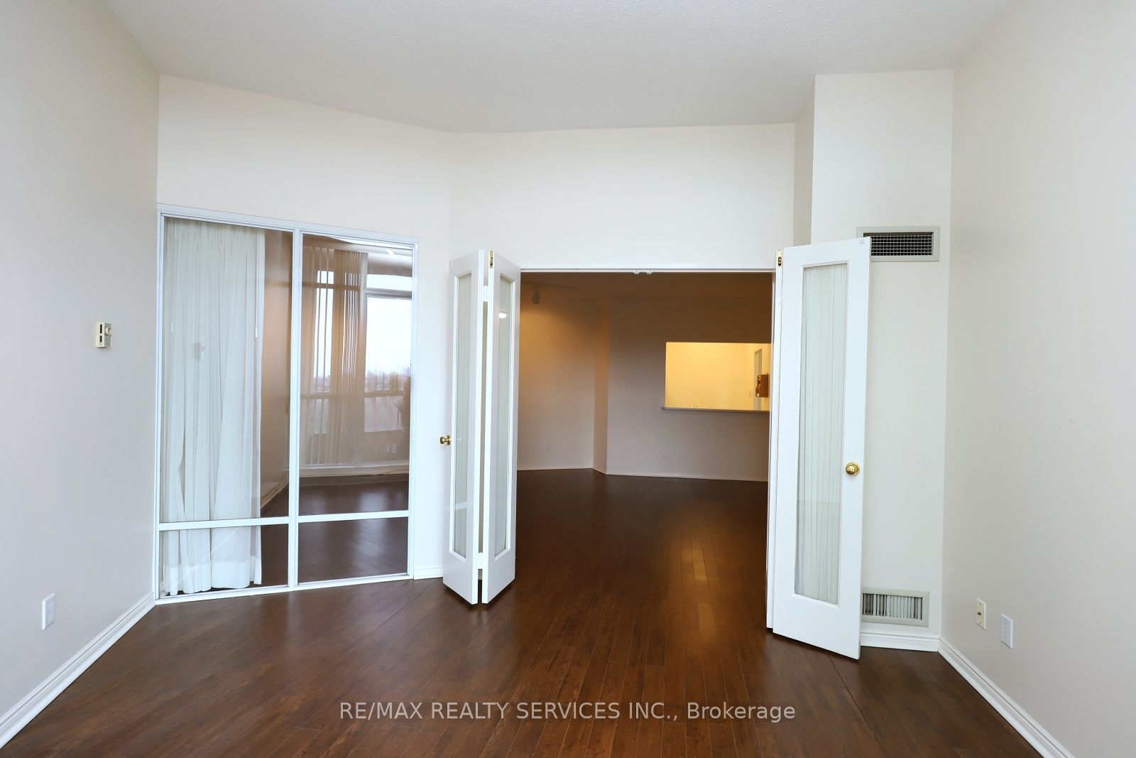 10 Guildwood Pkwy 12 Property Photo 17