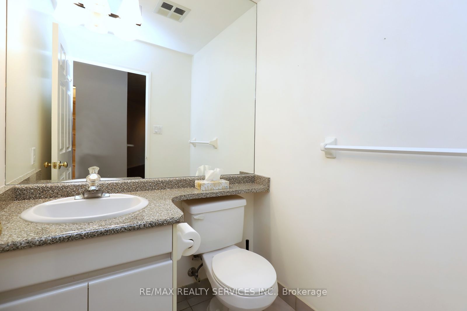 10 Guildwood Pkwy 12 Property Photo 20