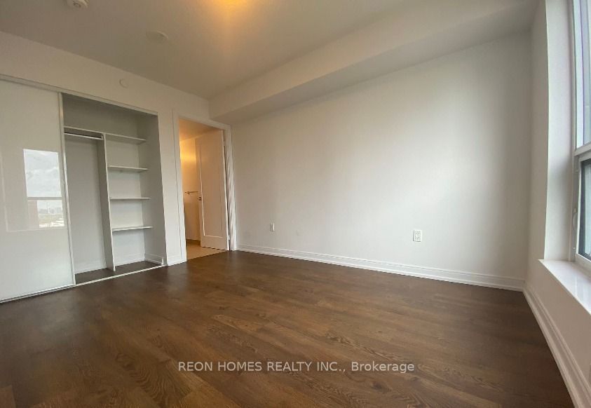 275 Village Green Sq 24 Property Photo 11