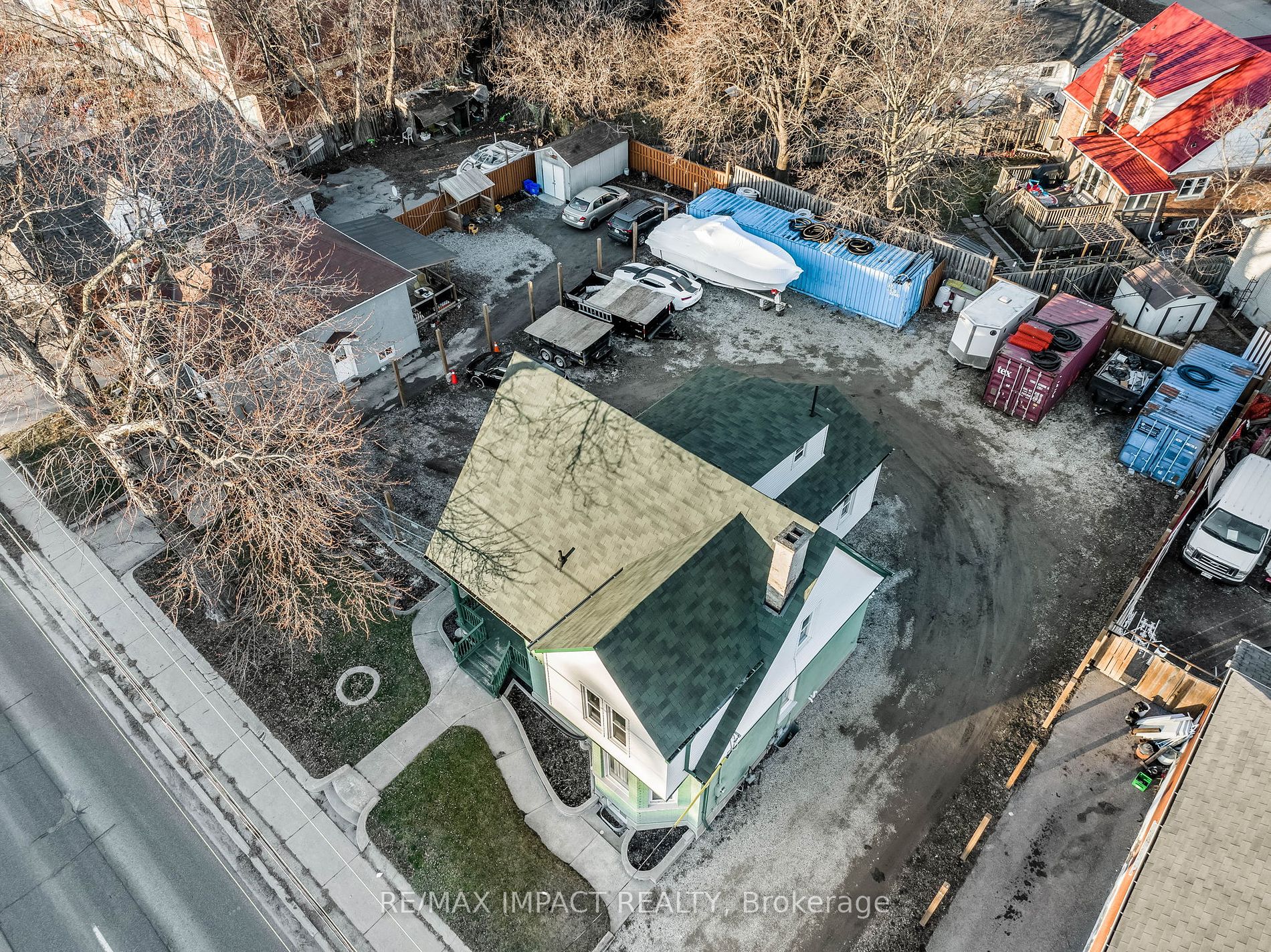 853 Simcoe St S Property Photo 3