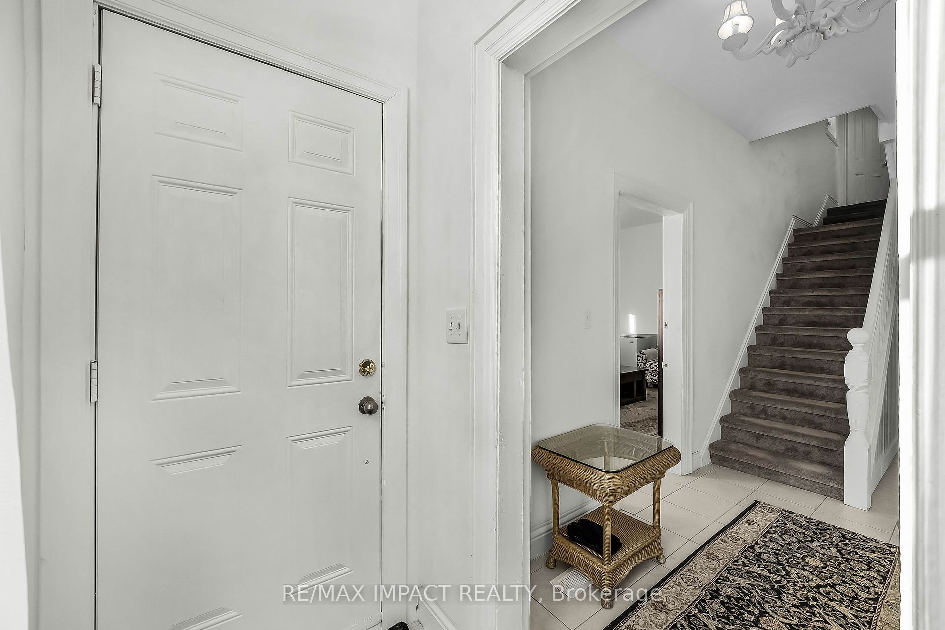 853 Simcoe St S Property Photo 8