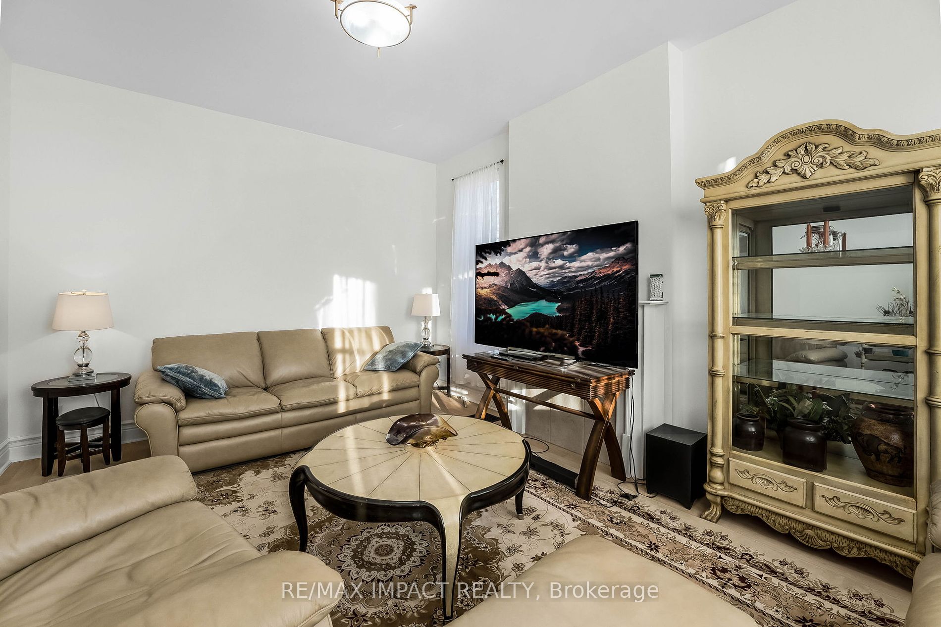 853 Simcoe St S Property Photo 12