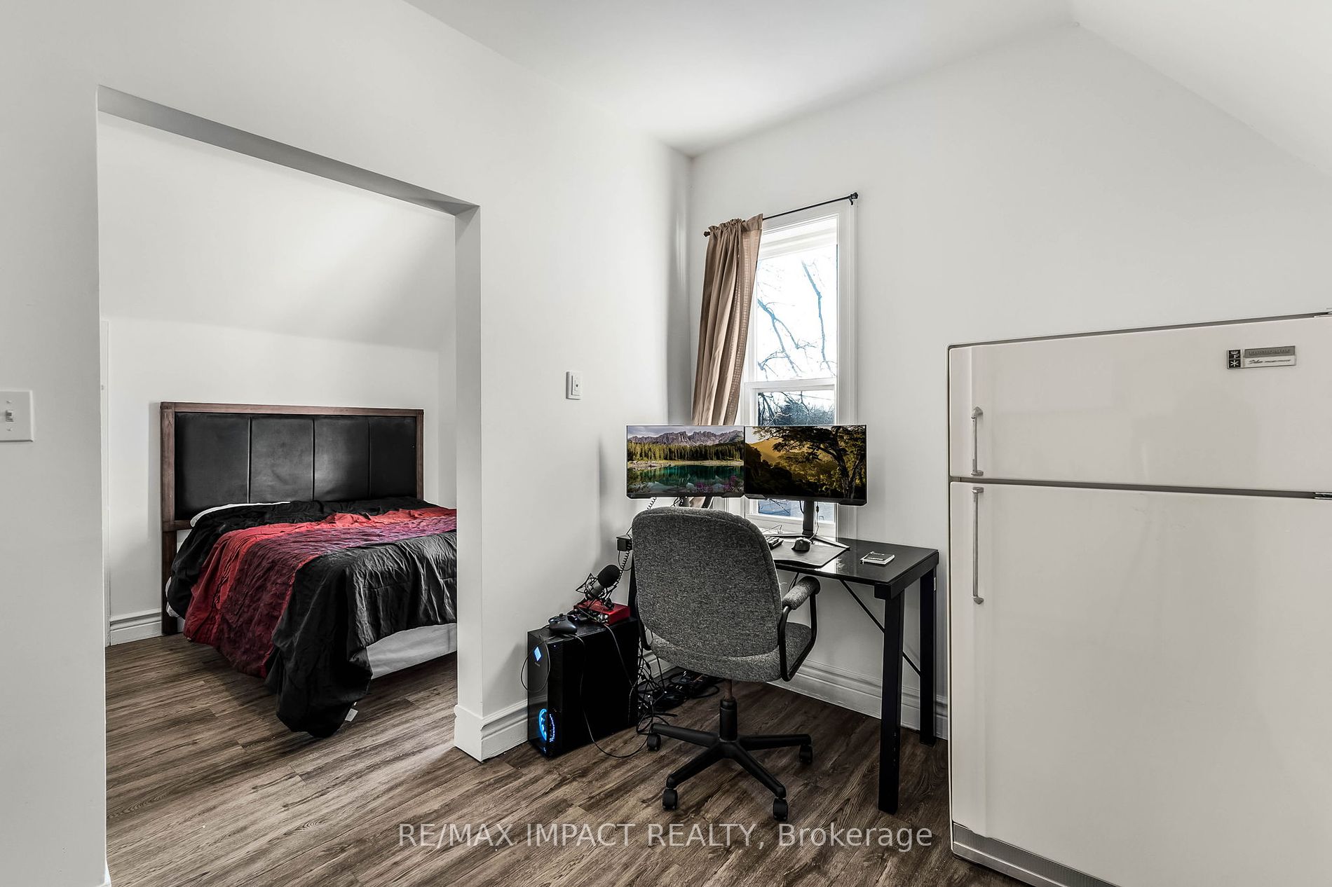 853 Simcoe St S Property Photo 14