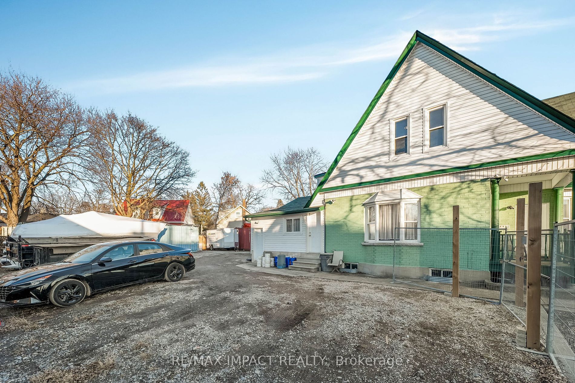 853 Simcoe St S Property Photo 22