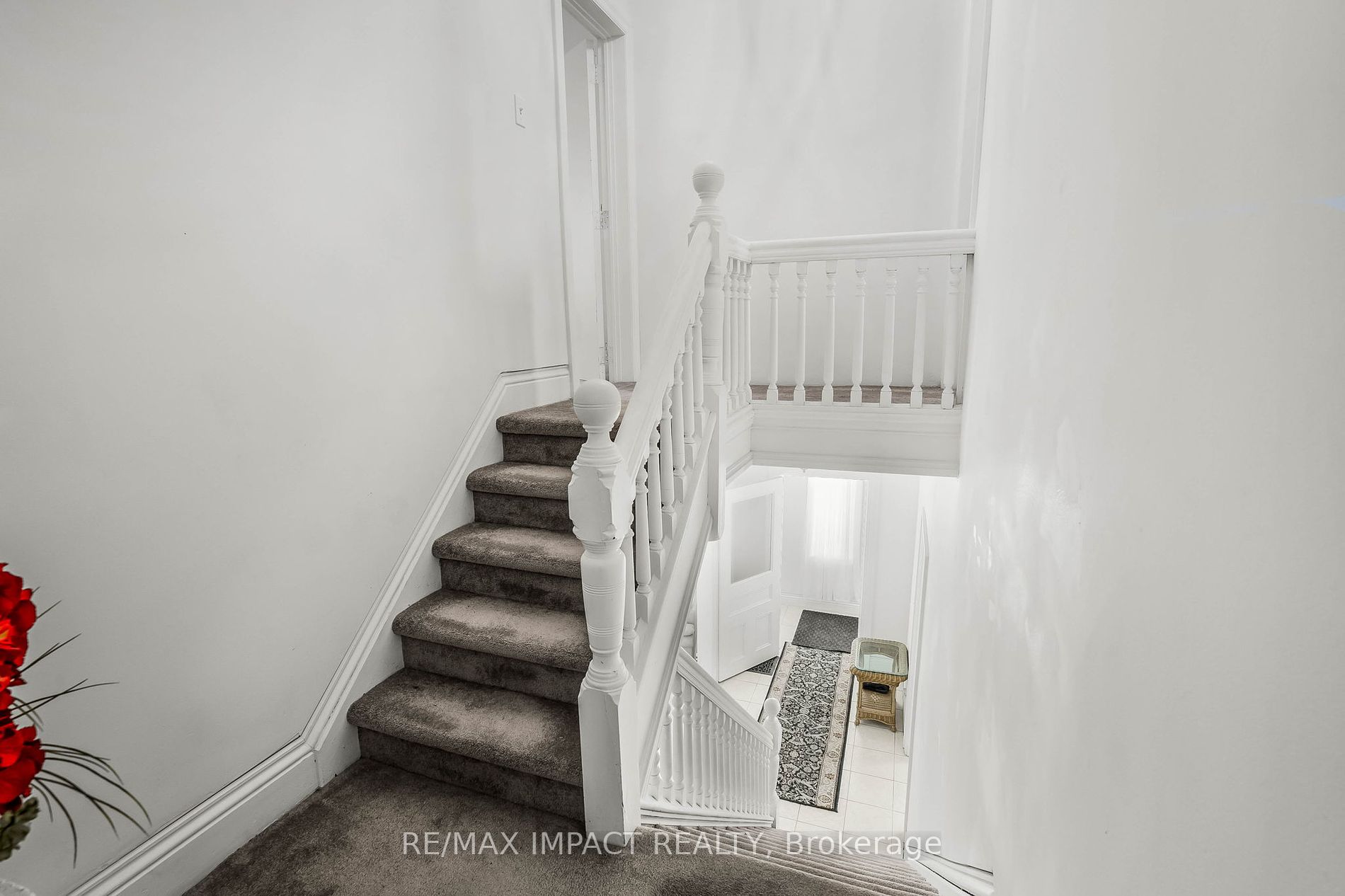 853 Simcoe St S Property Photo 13