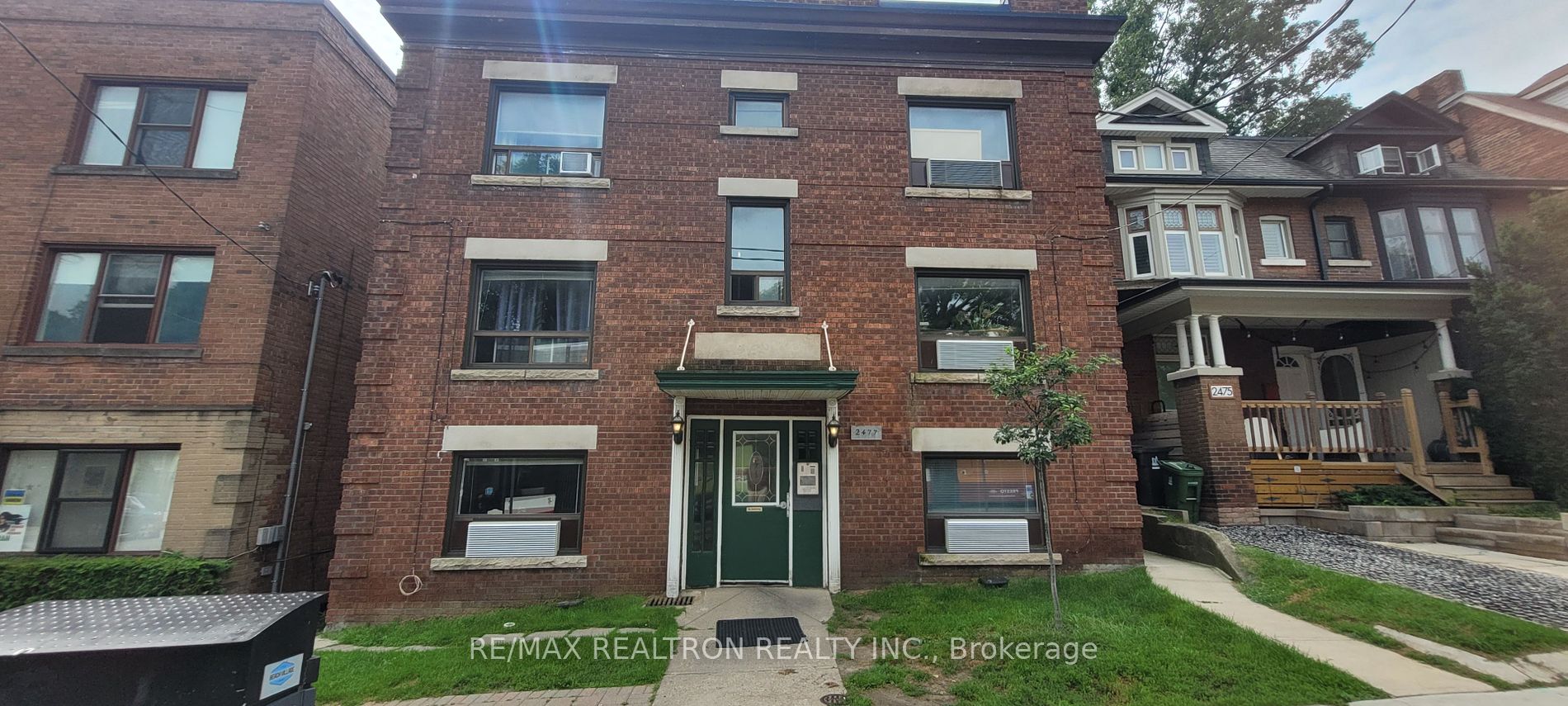 2477 Queen St E Property Photo 1