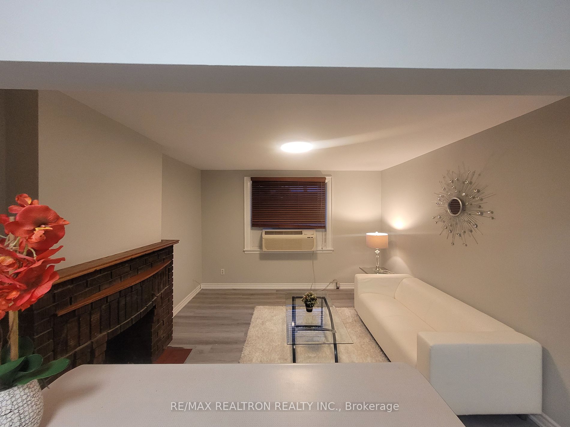 2477 Queen St E Property Photo 3