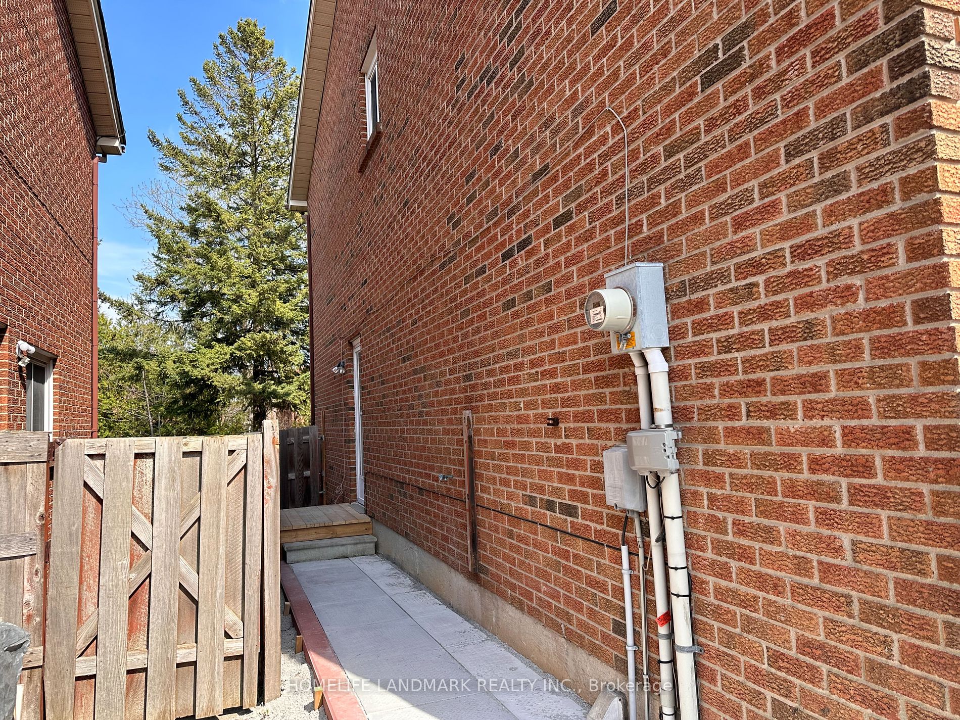 60 Lady Churchill Crt Property Photo 1