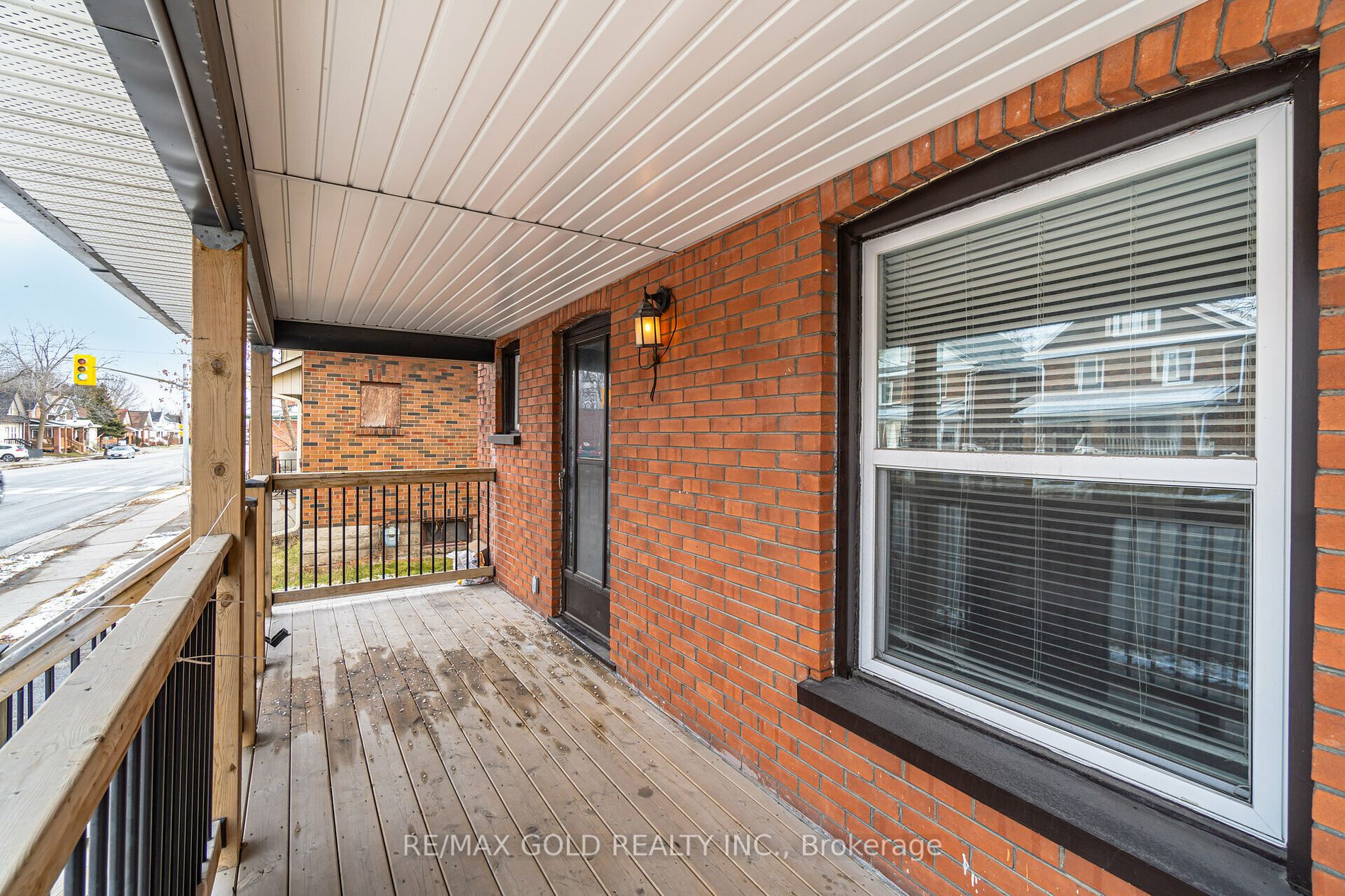 161 Adelaide Ave E Property Photo 4