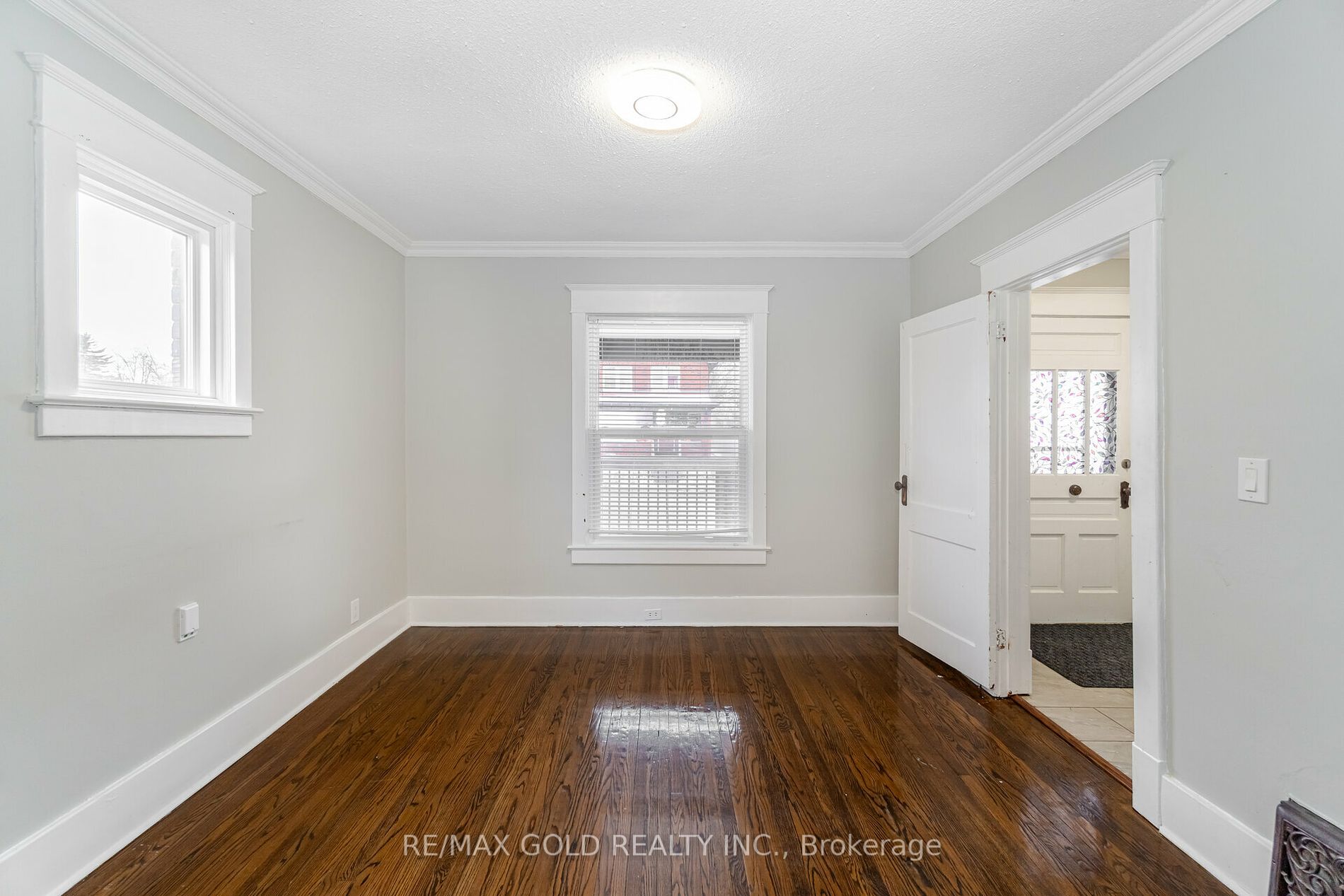 161 Adelaide Ave E Property Photo 6