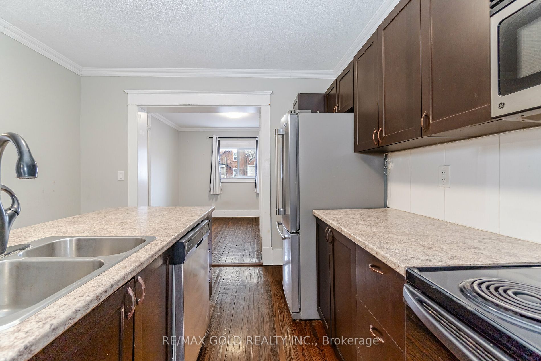 161 Adelaide Ave E Property Photo 8