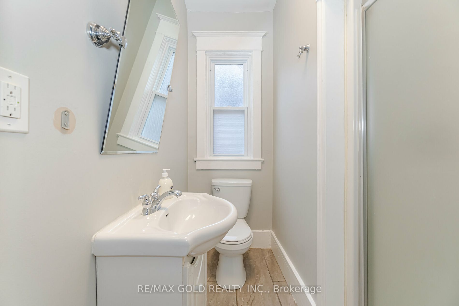 161 Adelaide Ave E Property Photo 13