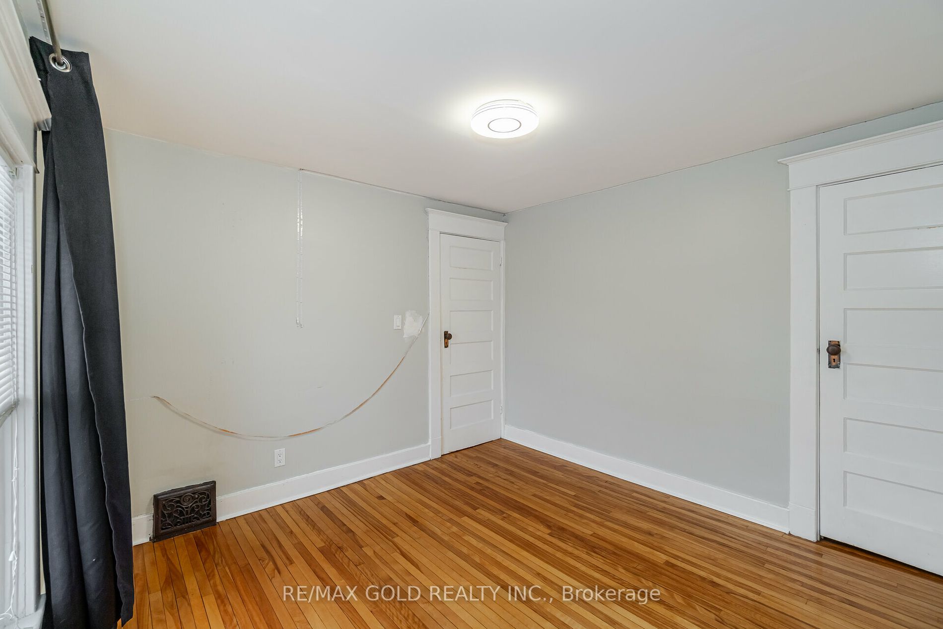 161 Adelaide Ave E Property Photo 17