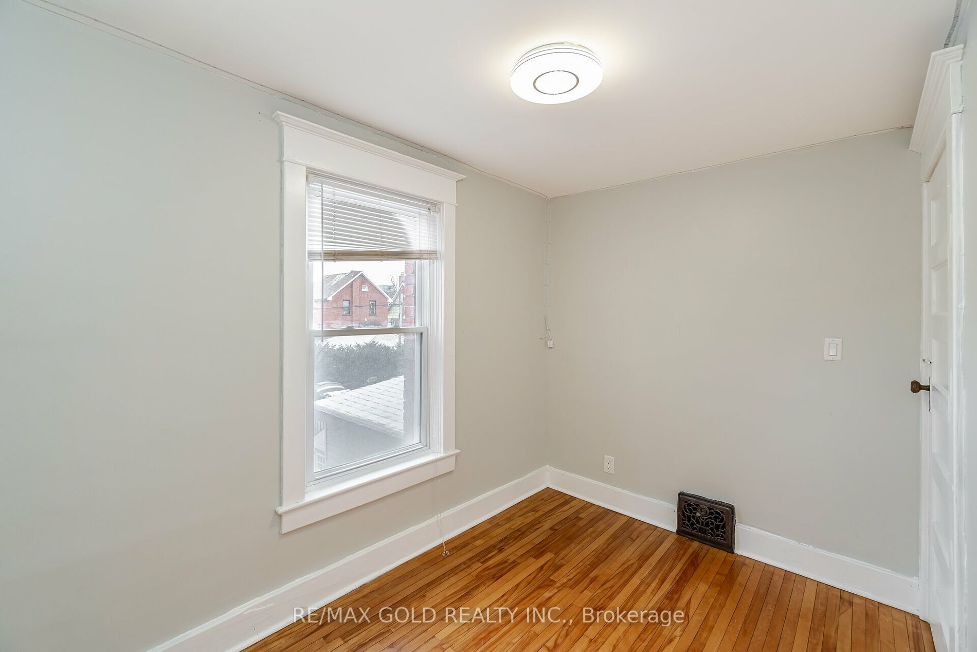 161 Adelaide Ave E Property Photo 20