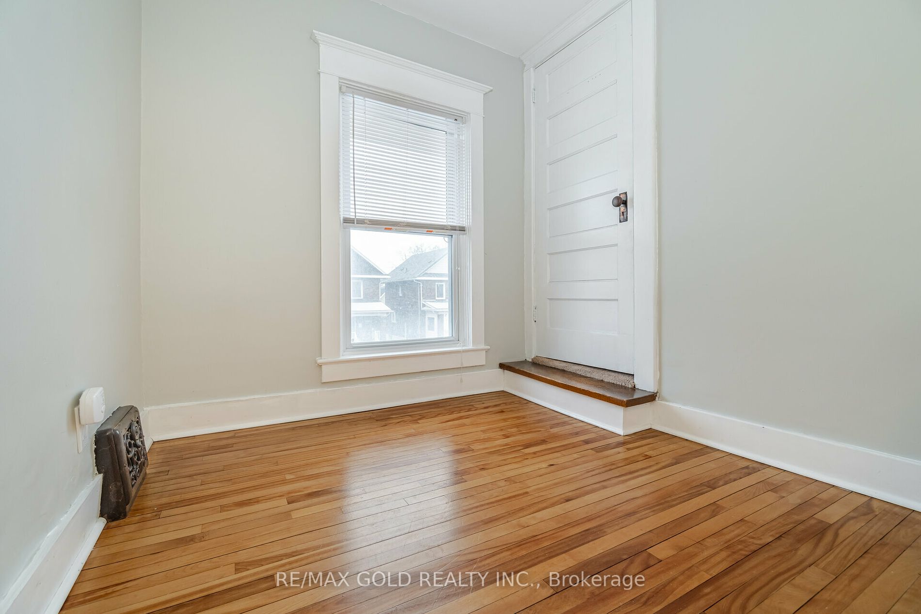 161 Adelaide Ave E Property Photo 22