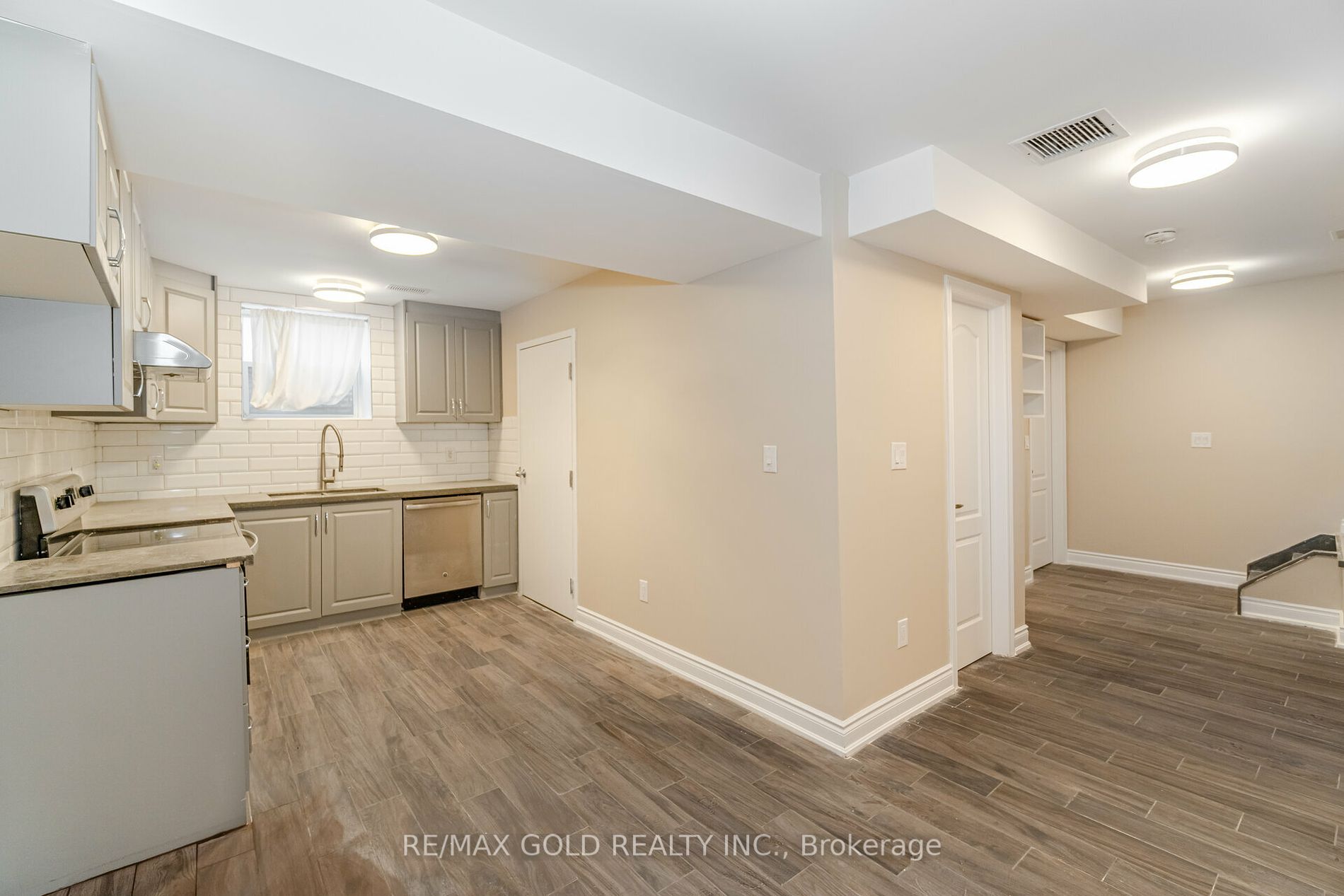 161 Adelaide Ave E Property Photo 28