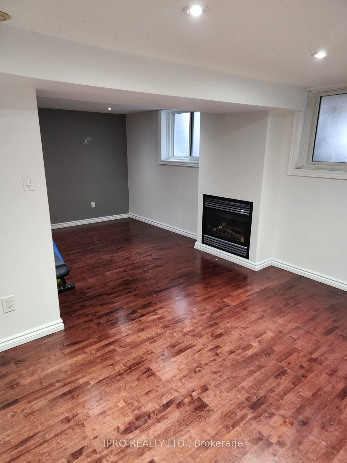 43 Cloverfield St Property Photo 9