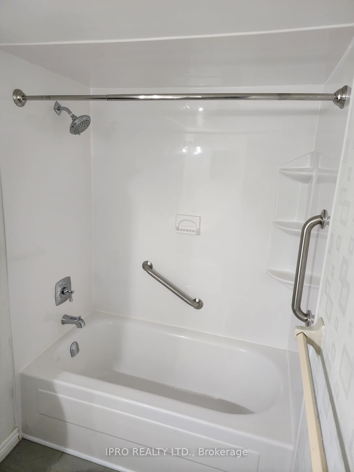 43 Cloverfield St Property Photo 16