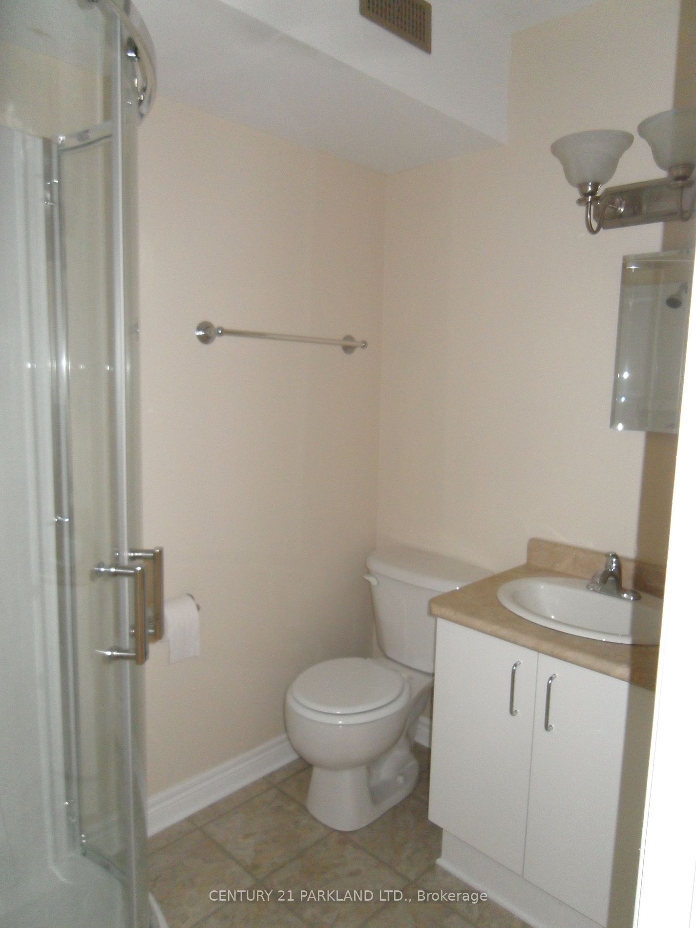 910 Kingston Rd Property Photo 8