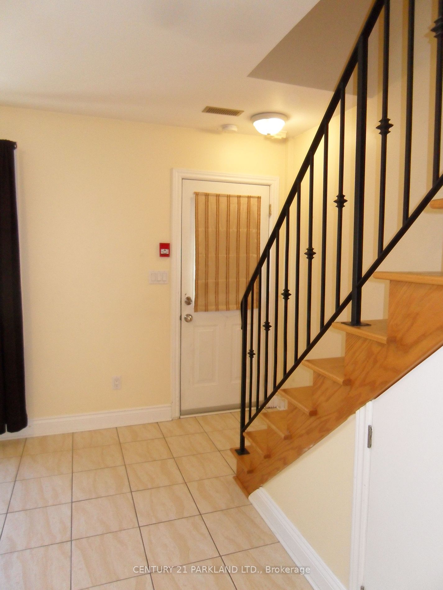 910 Kingston Rd Property Photo 11