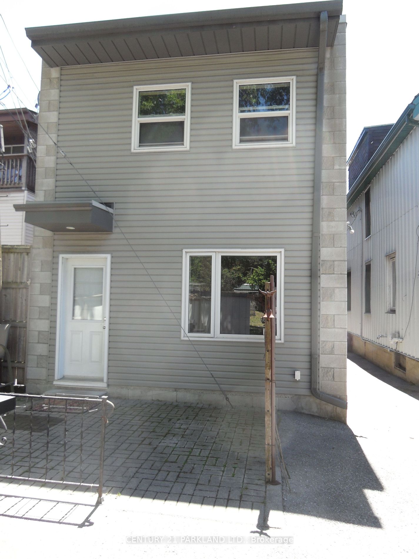 910 Kingston Rd Property Photo 13
